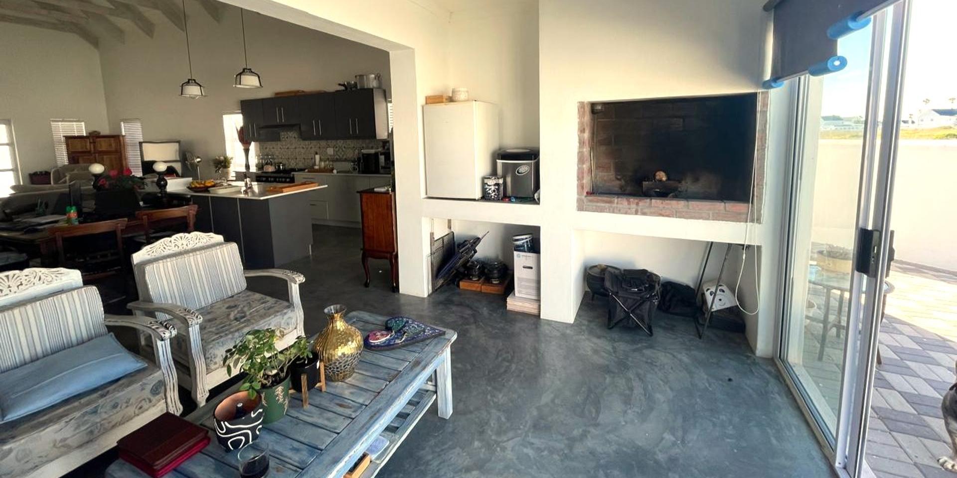 Image 4 of 6