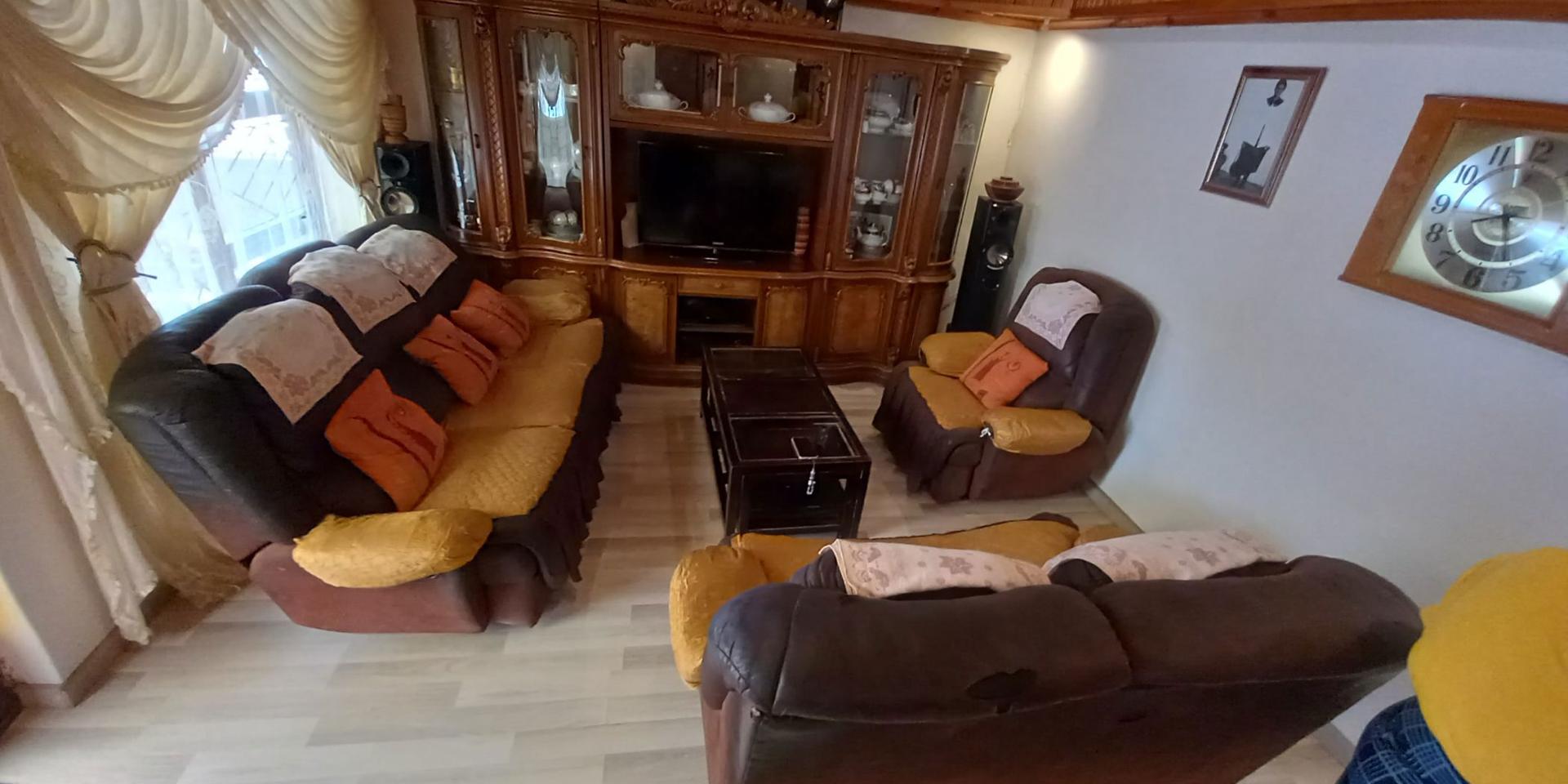 Image 2 of 6