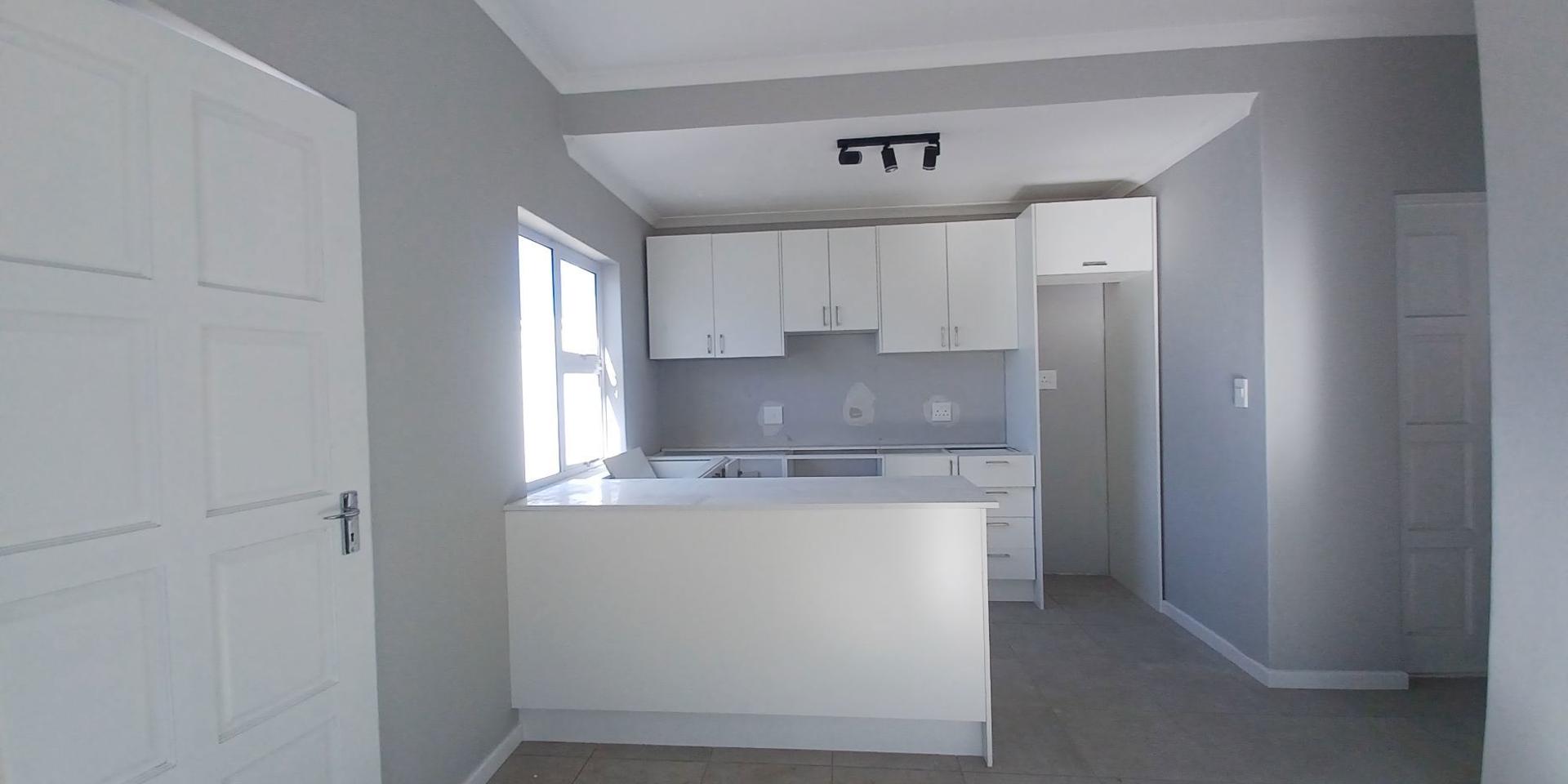 Image 4 of 6