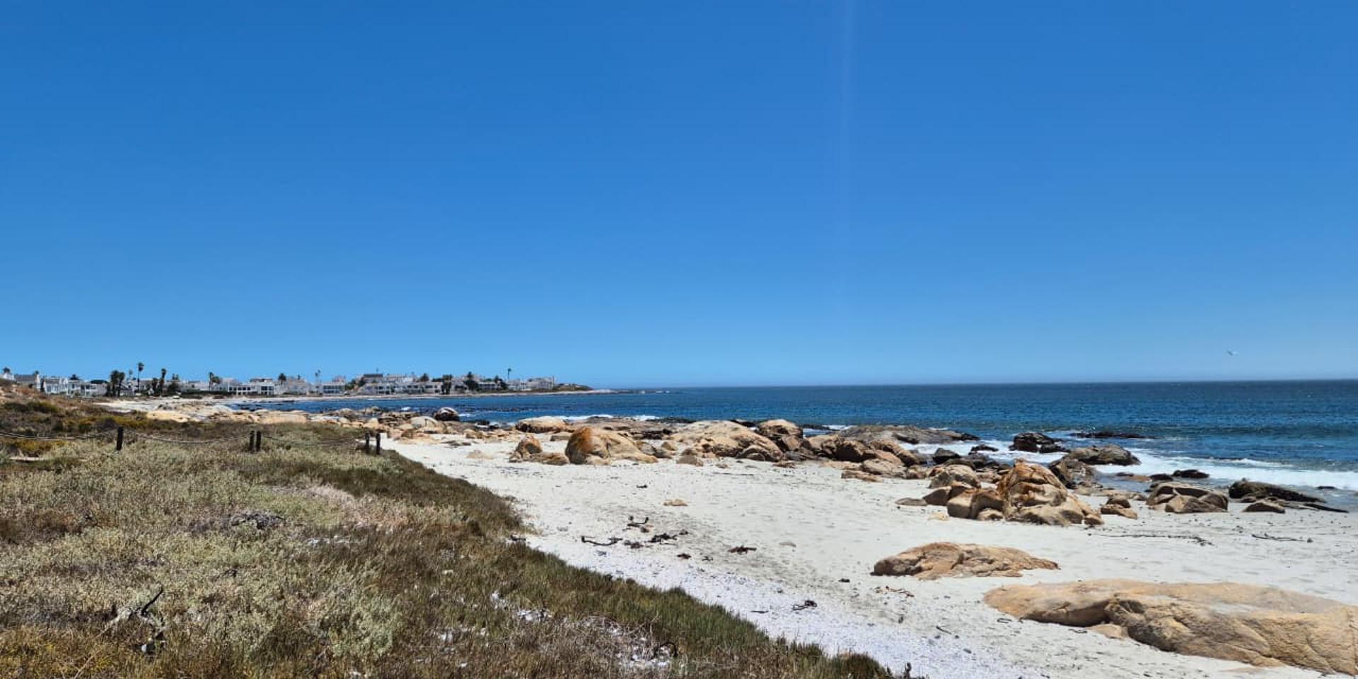 Image 2 of 6