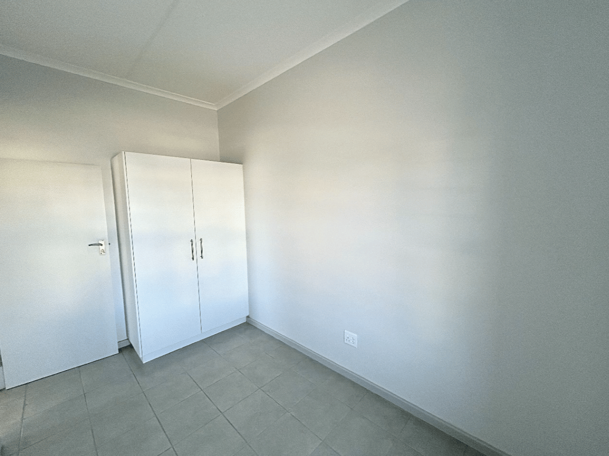 Image 4 of 6