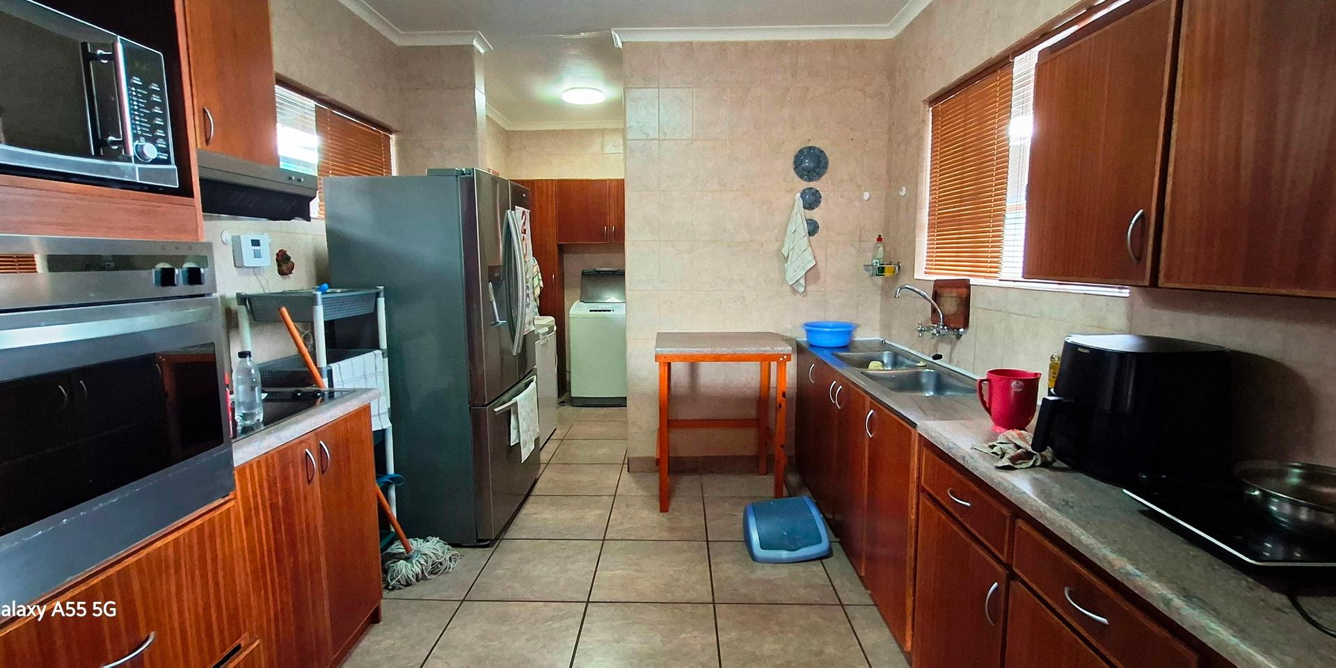 Image 4 of 6