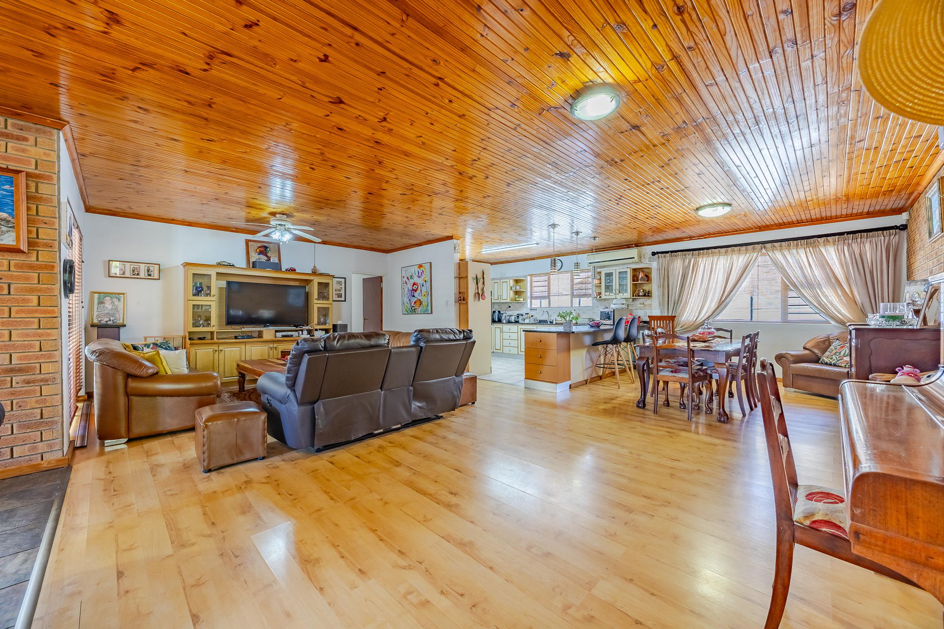 Image 4 of 6