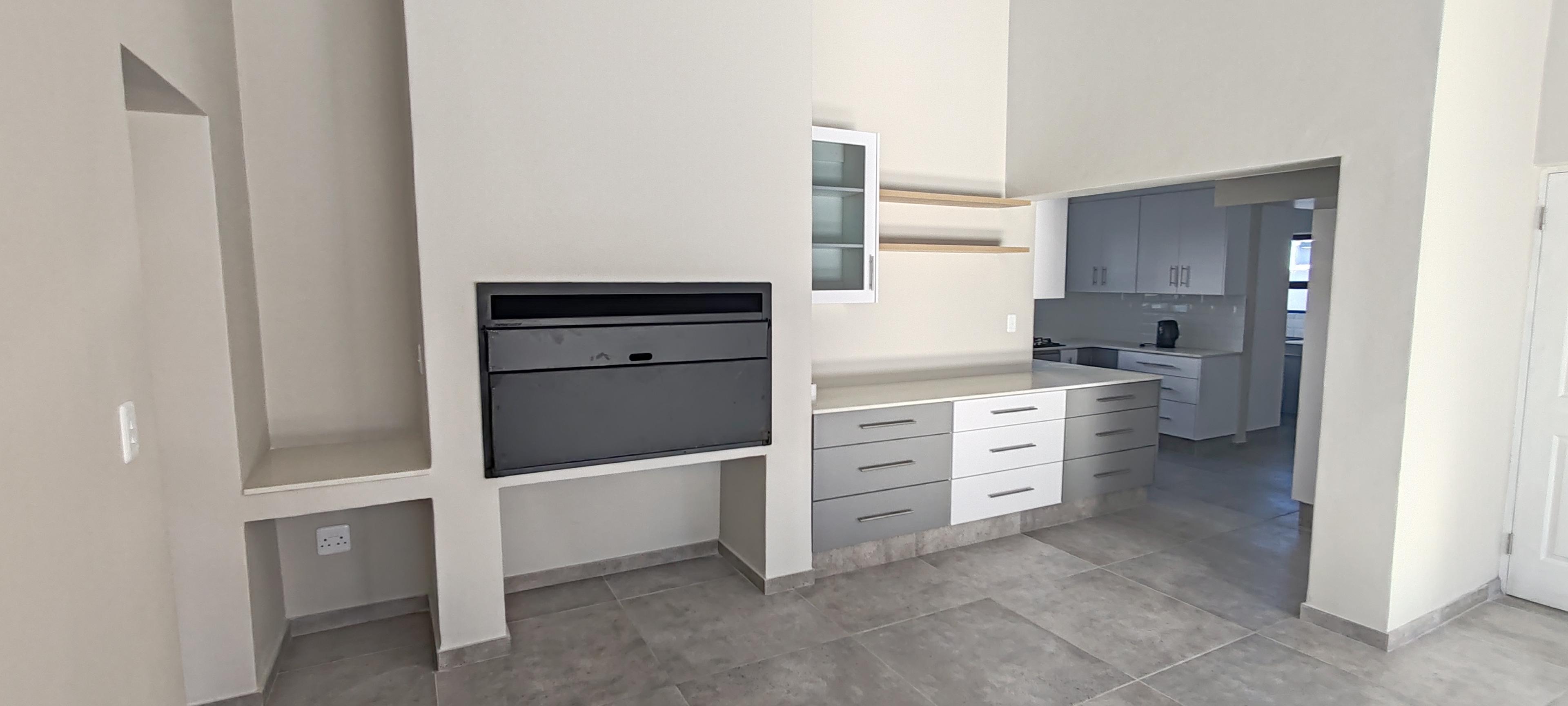 Image 4 of 6
