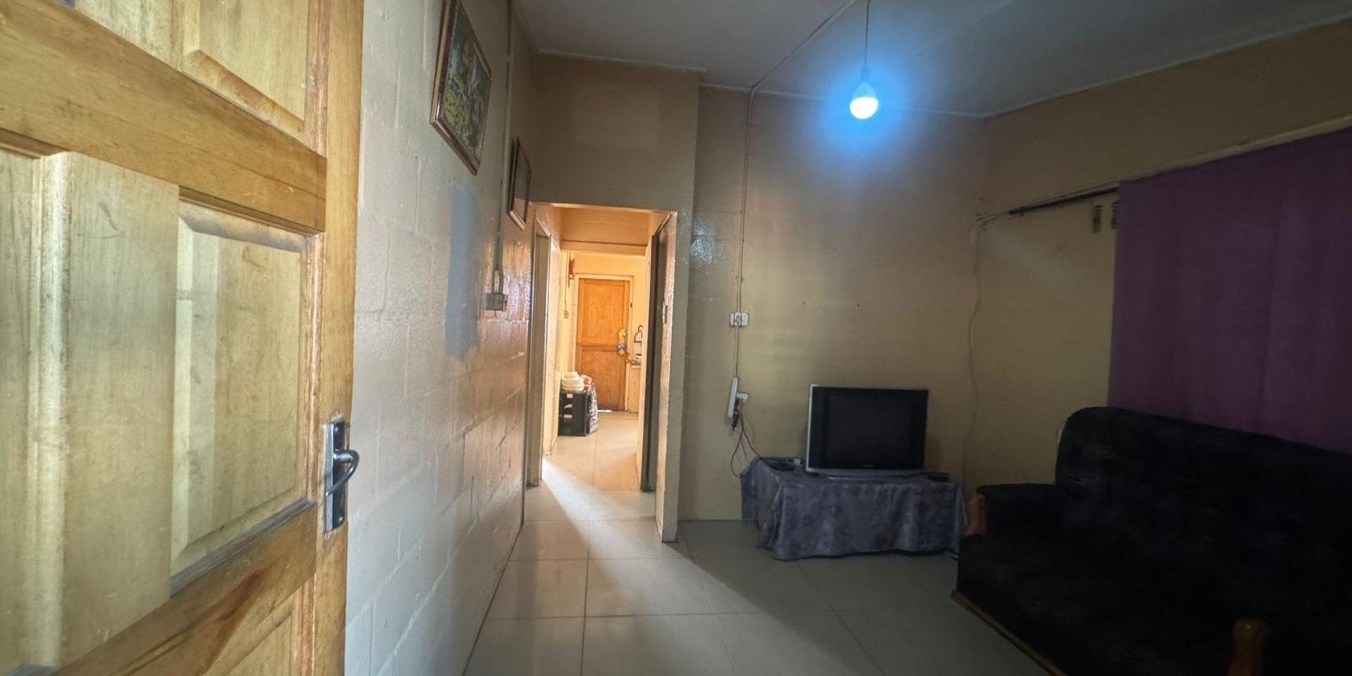 Image 4 of 6