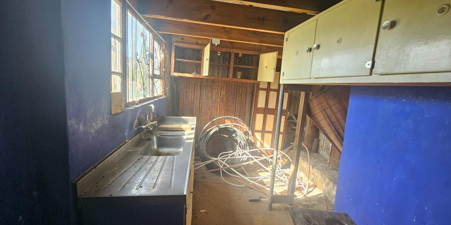 Image 4 of 6
