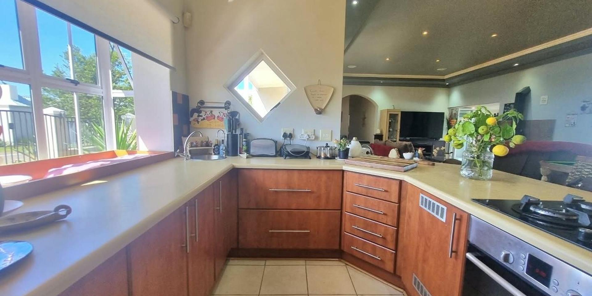 Image 4 of 6