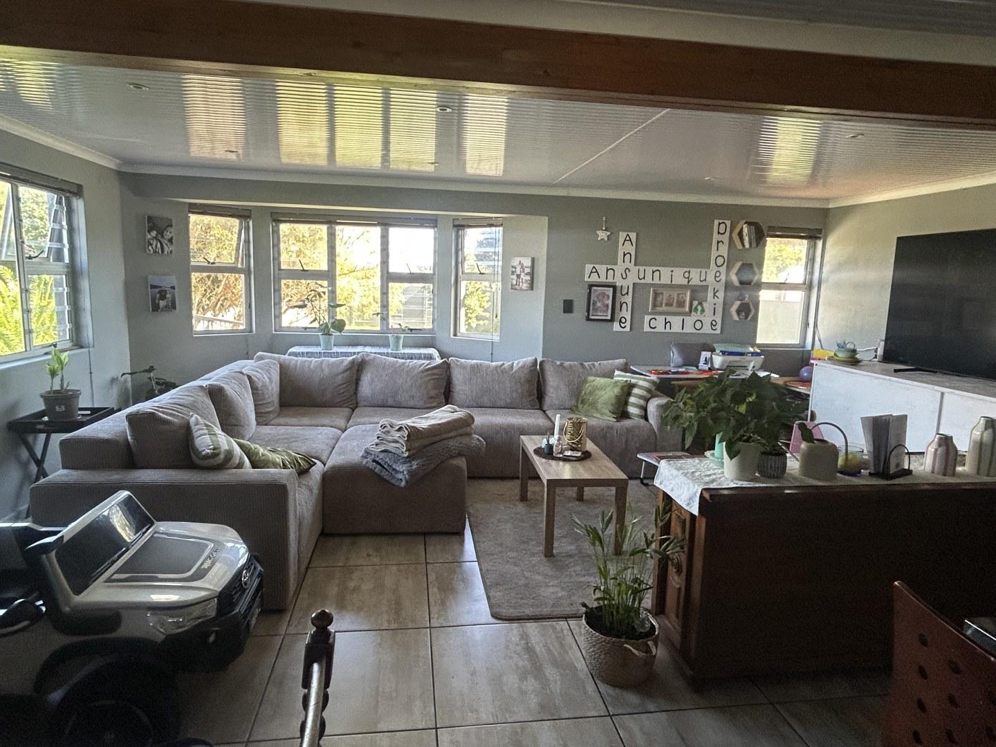 Image 4 of 6