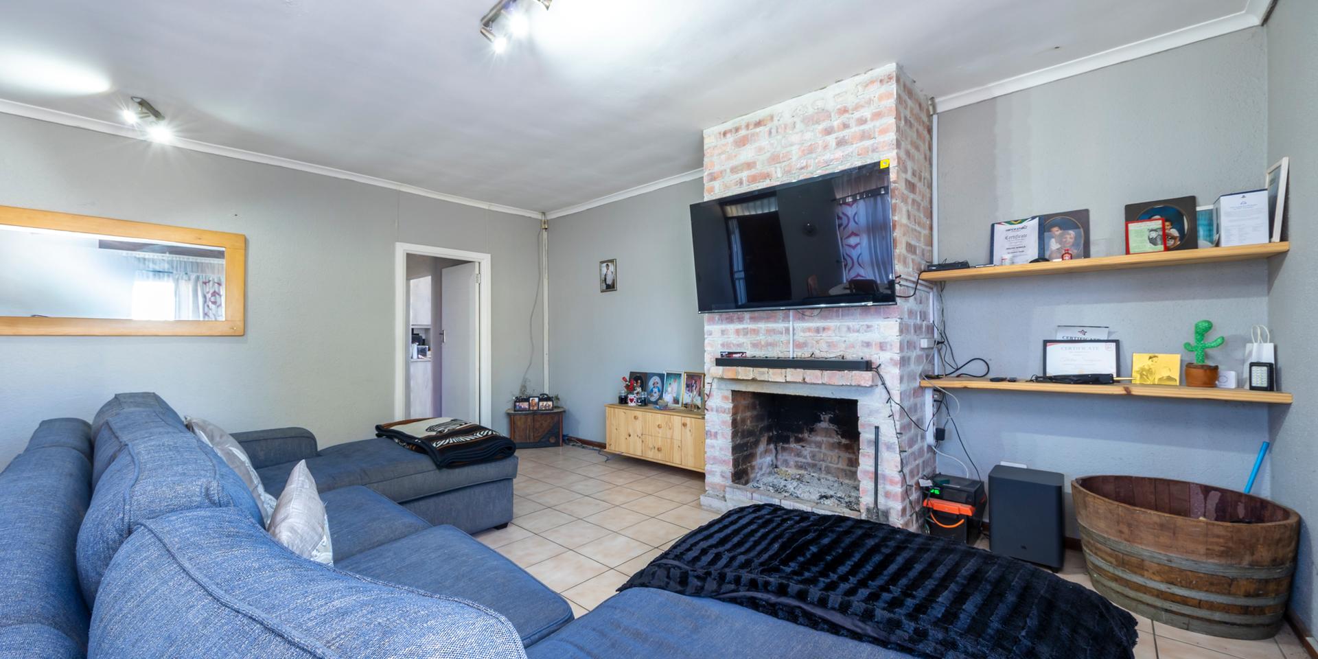 Image 2 of 6