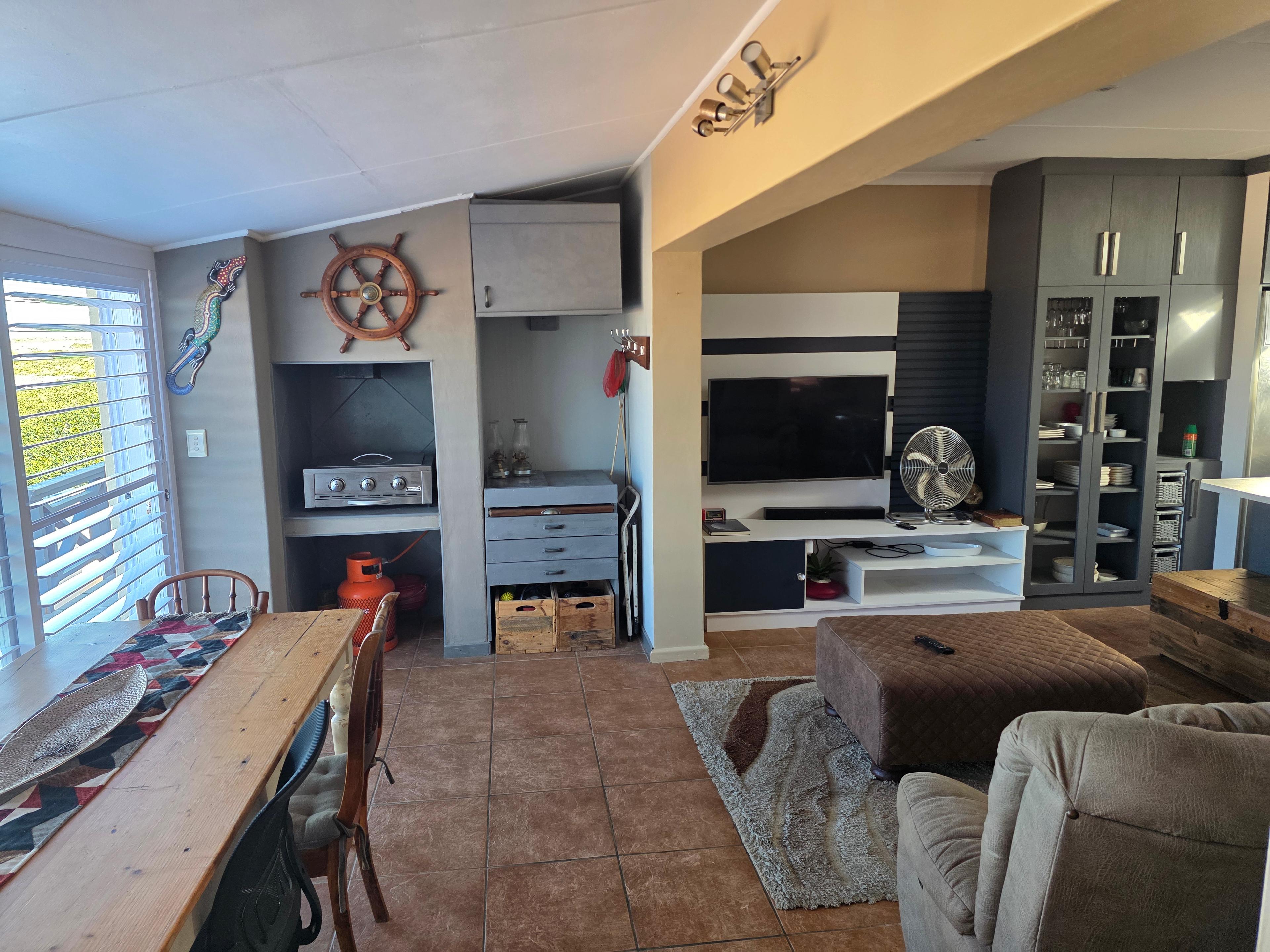 Image 2 of 6