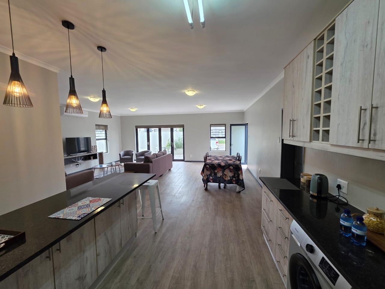 Image 4 of 6