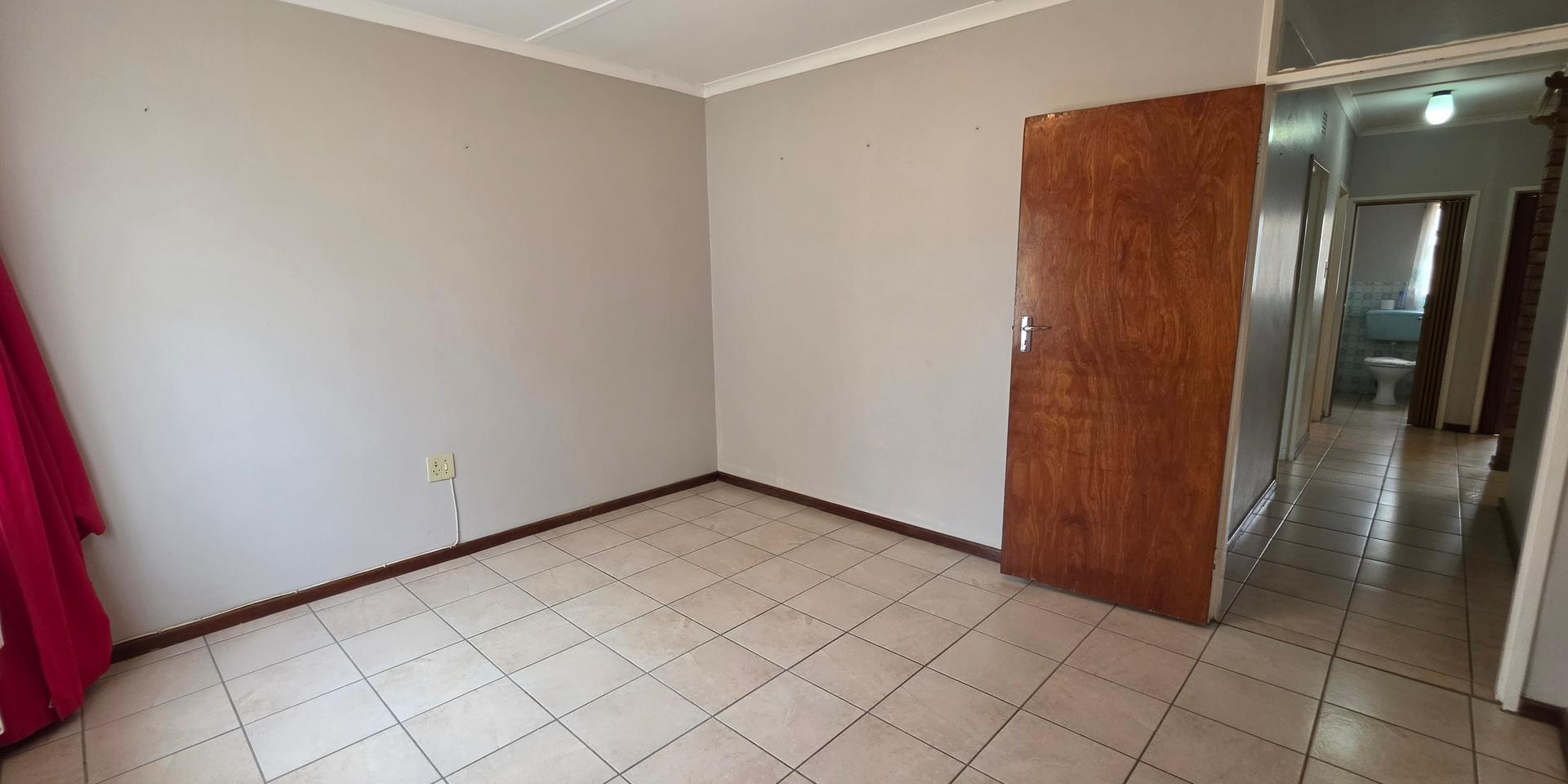 Image 4 of 6