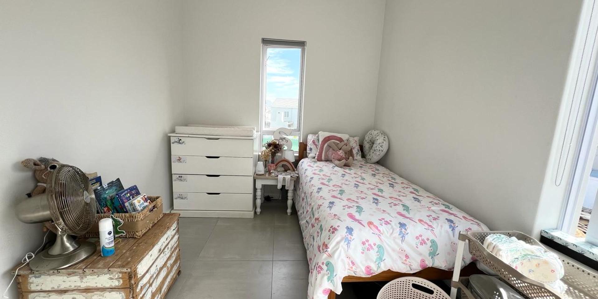 Image 4 of 6