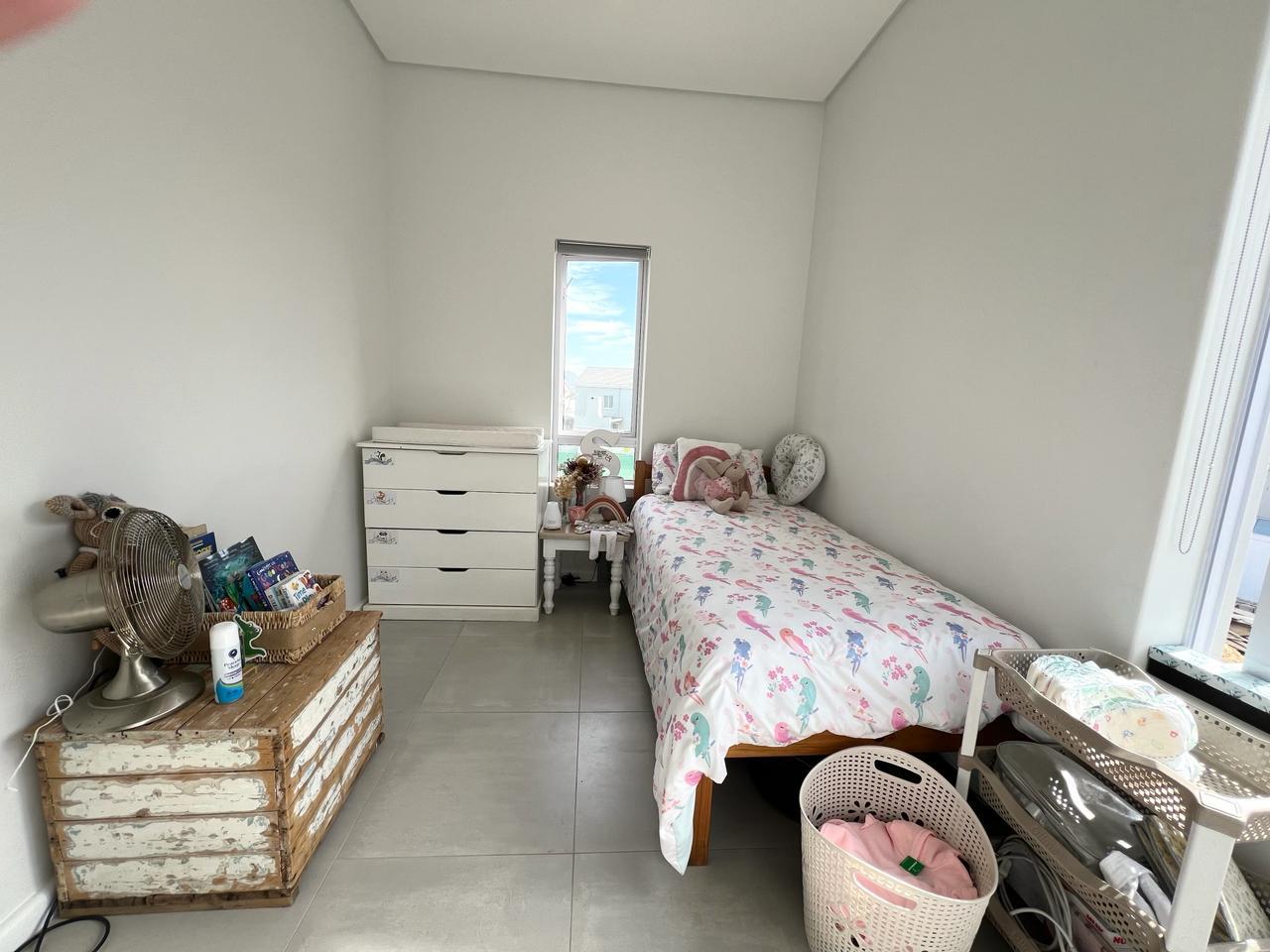 Image 4 of 6