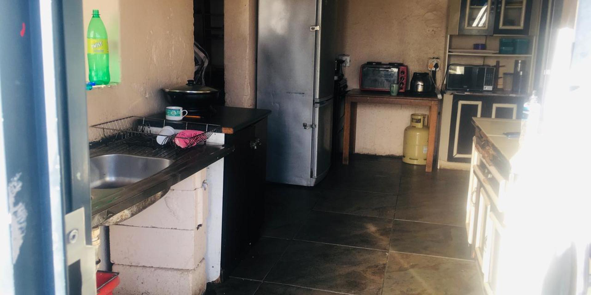 Image 4 of 6