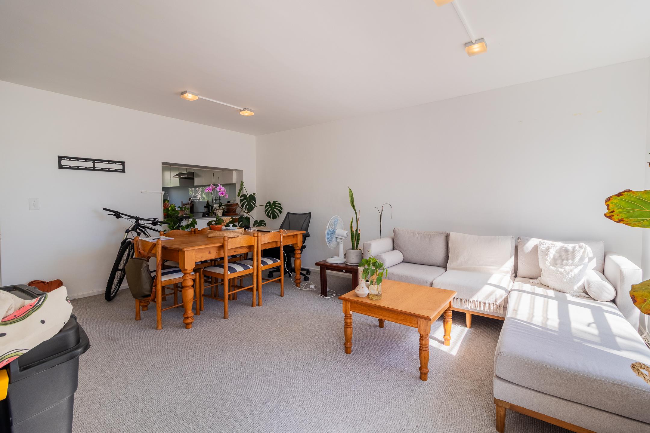 Image 4 of 6