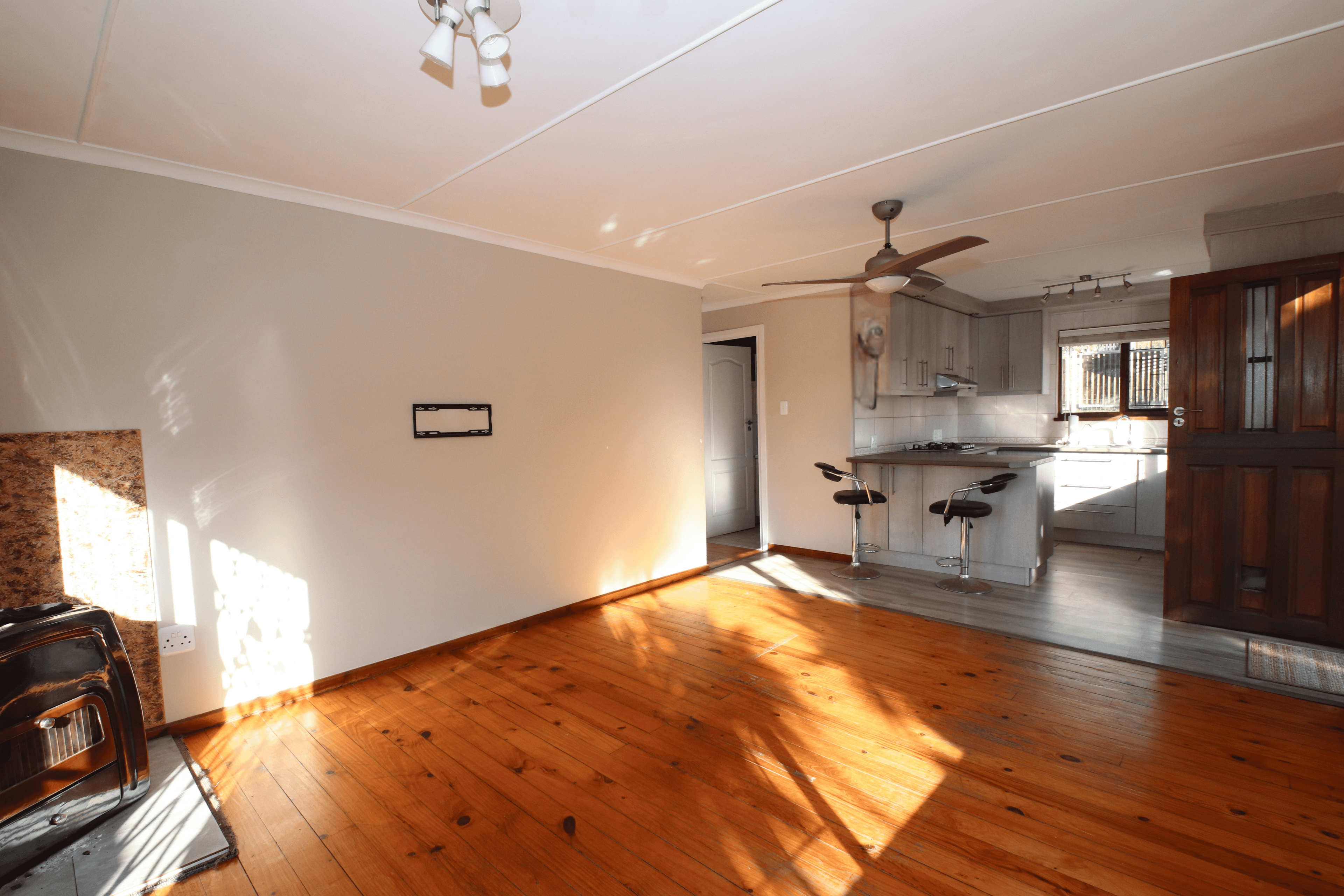 Image 4 of 6