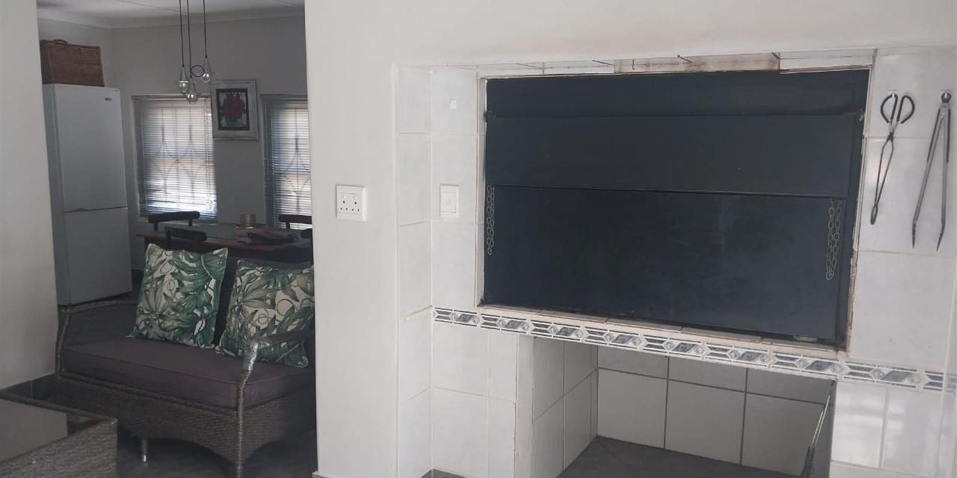 Image 2 of 6