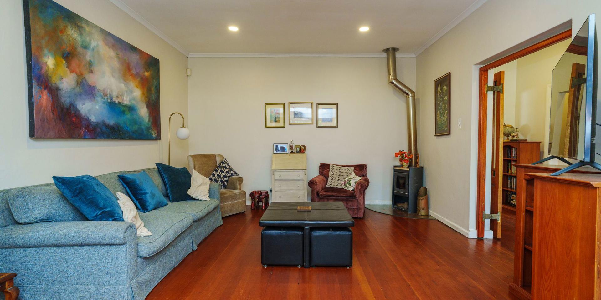 Image 4 of 6