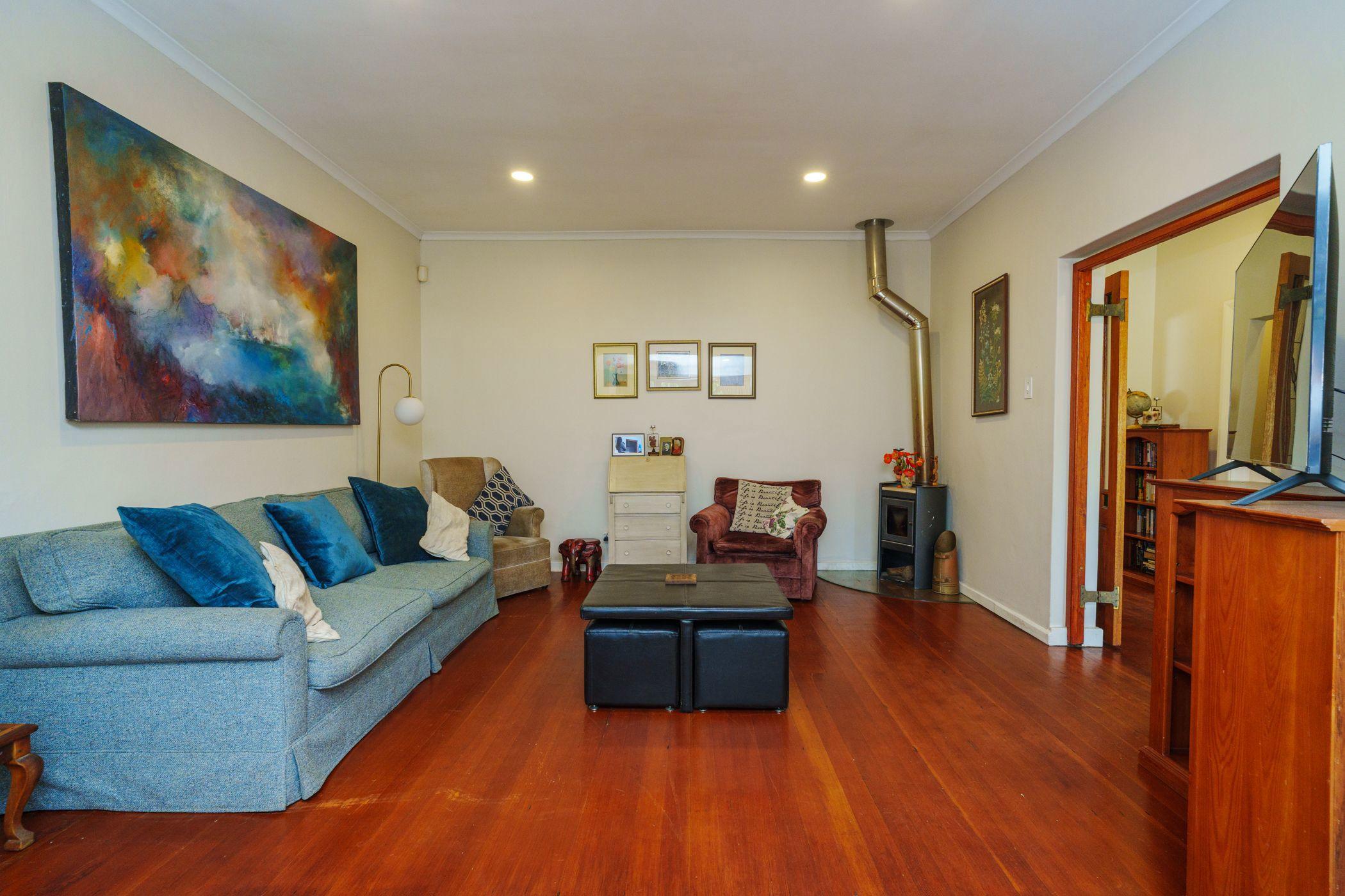 Image 4 of 6