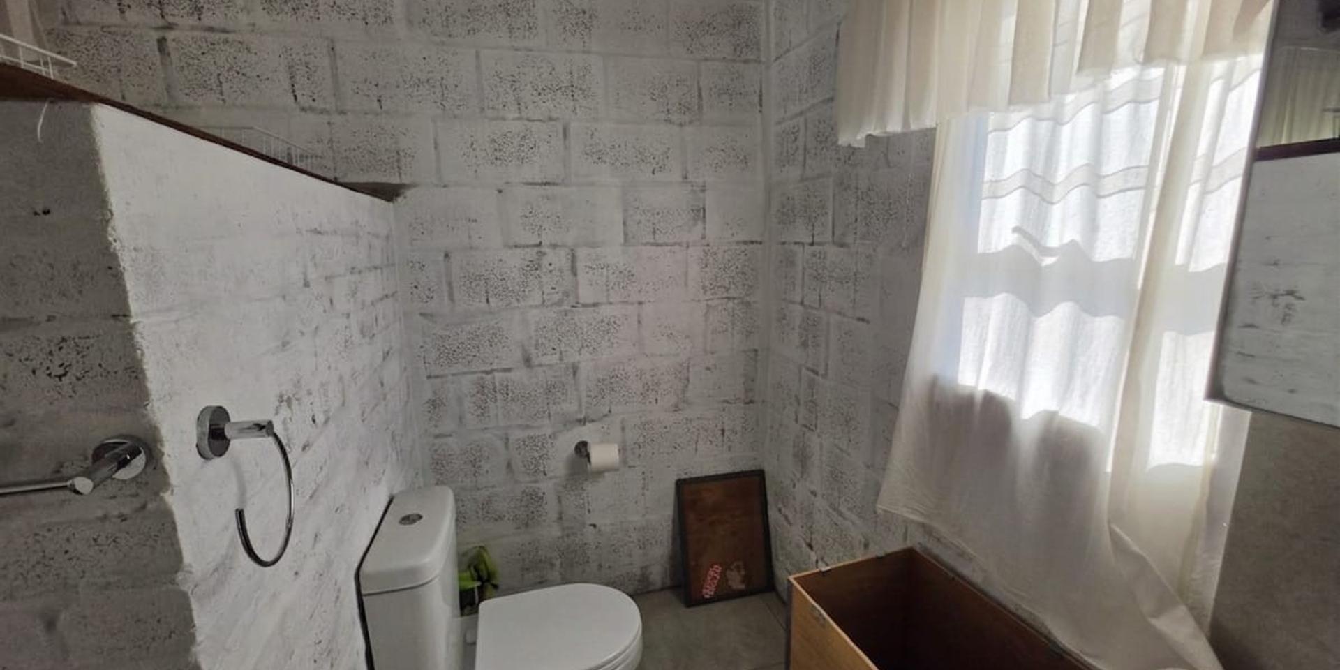 Image 2 of 6