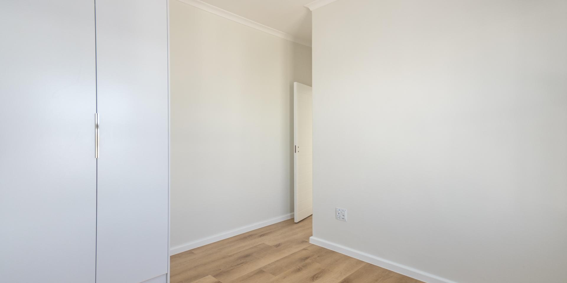 Image 4 of 6