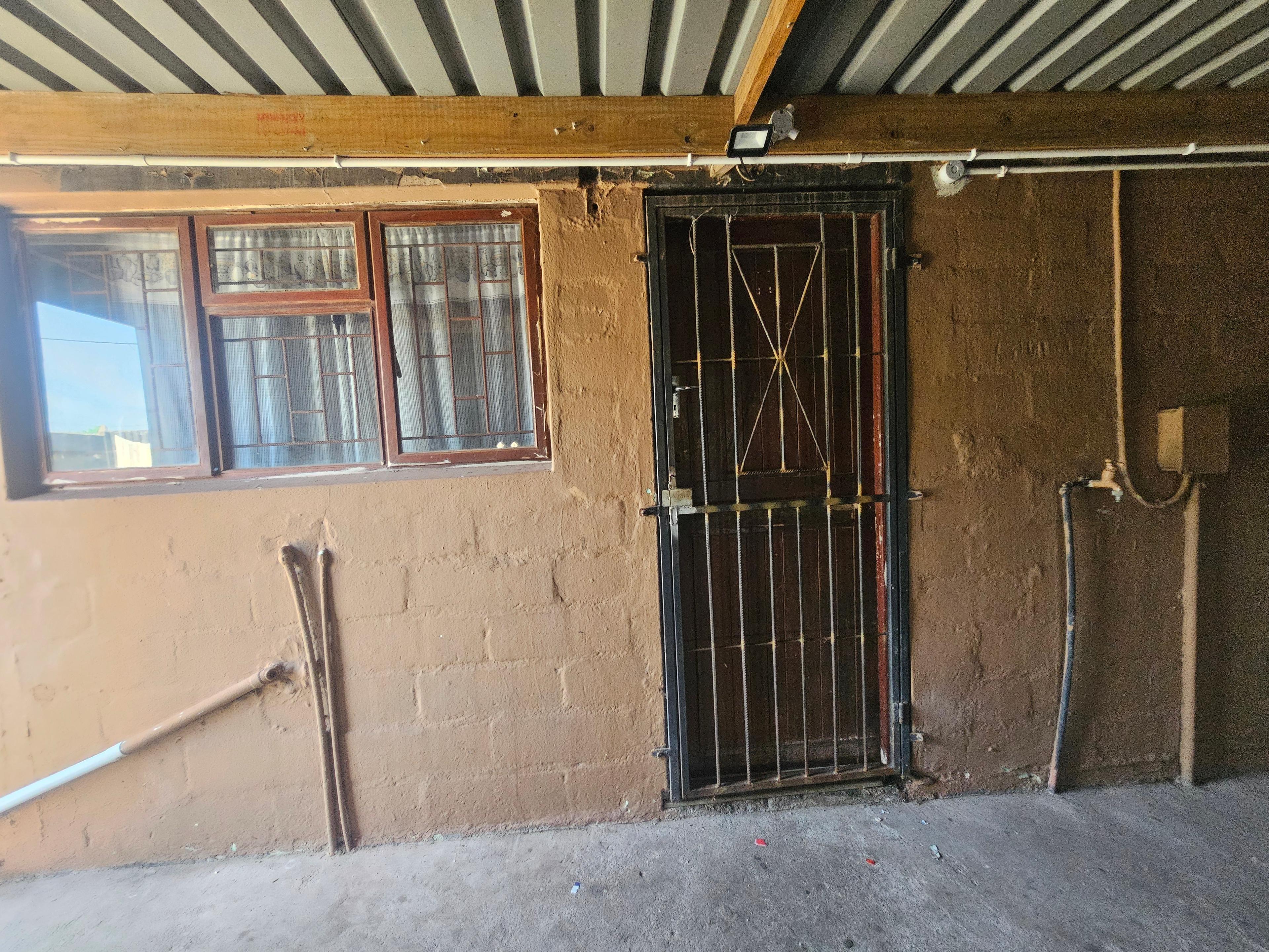 Image 4 of 6