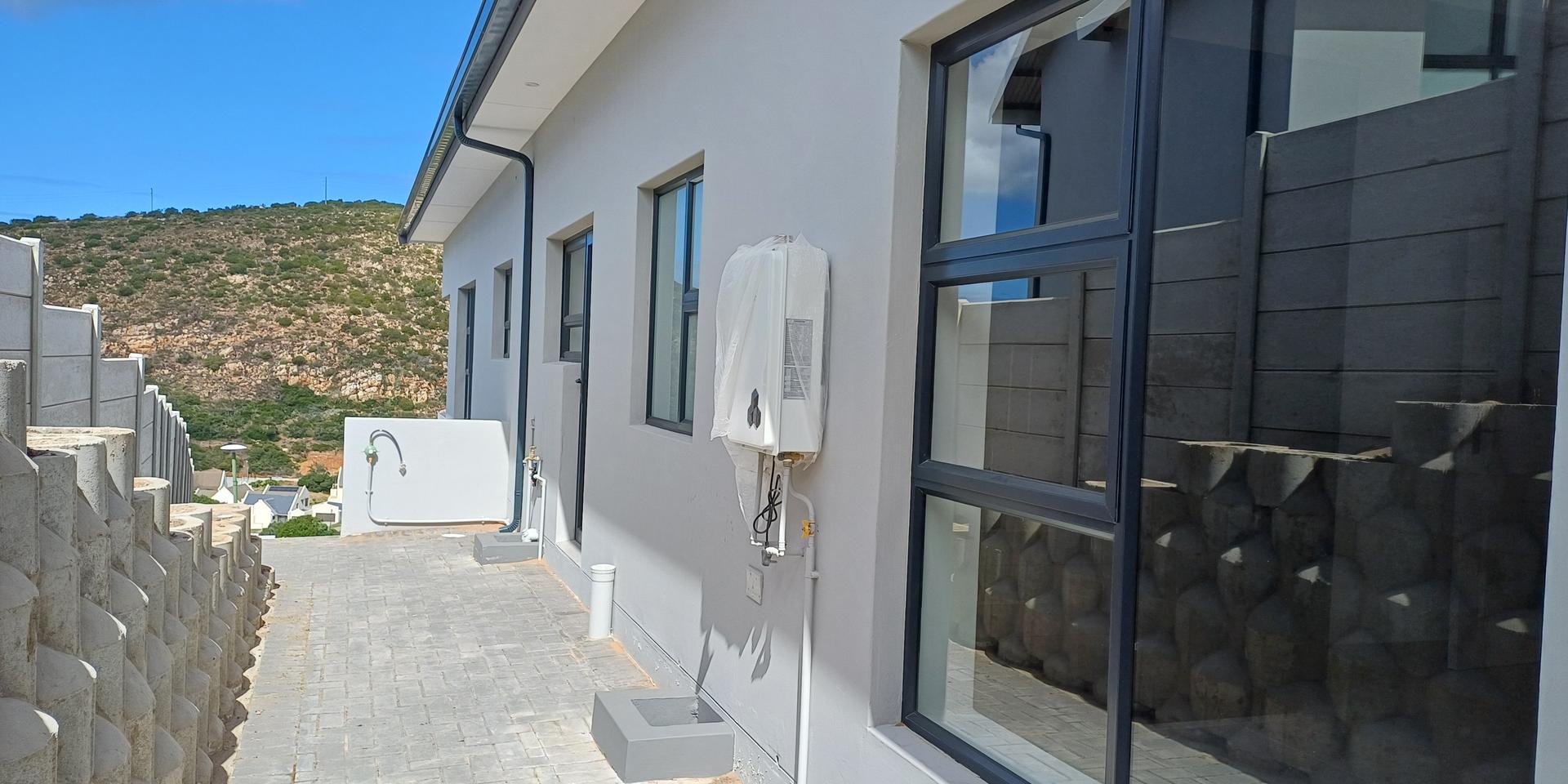 Image 4 of 6