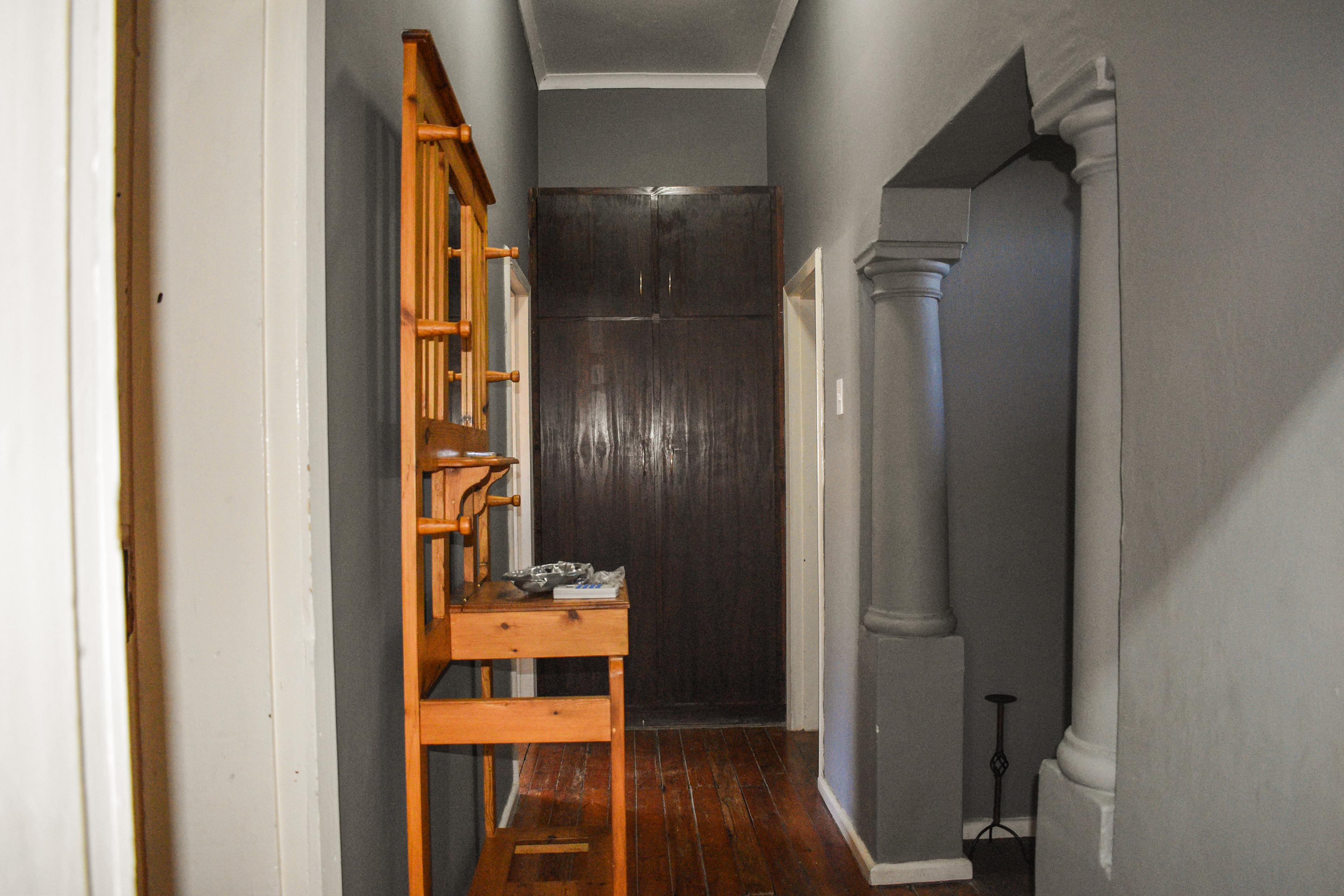 Image 4 of 6