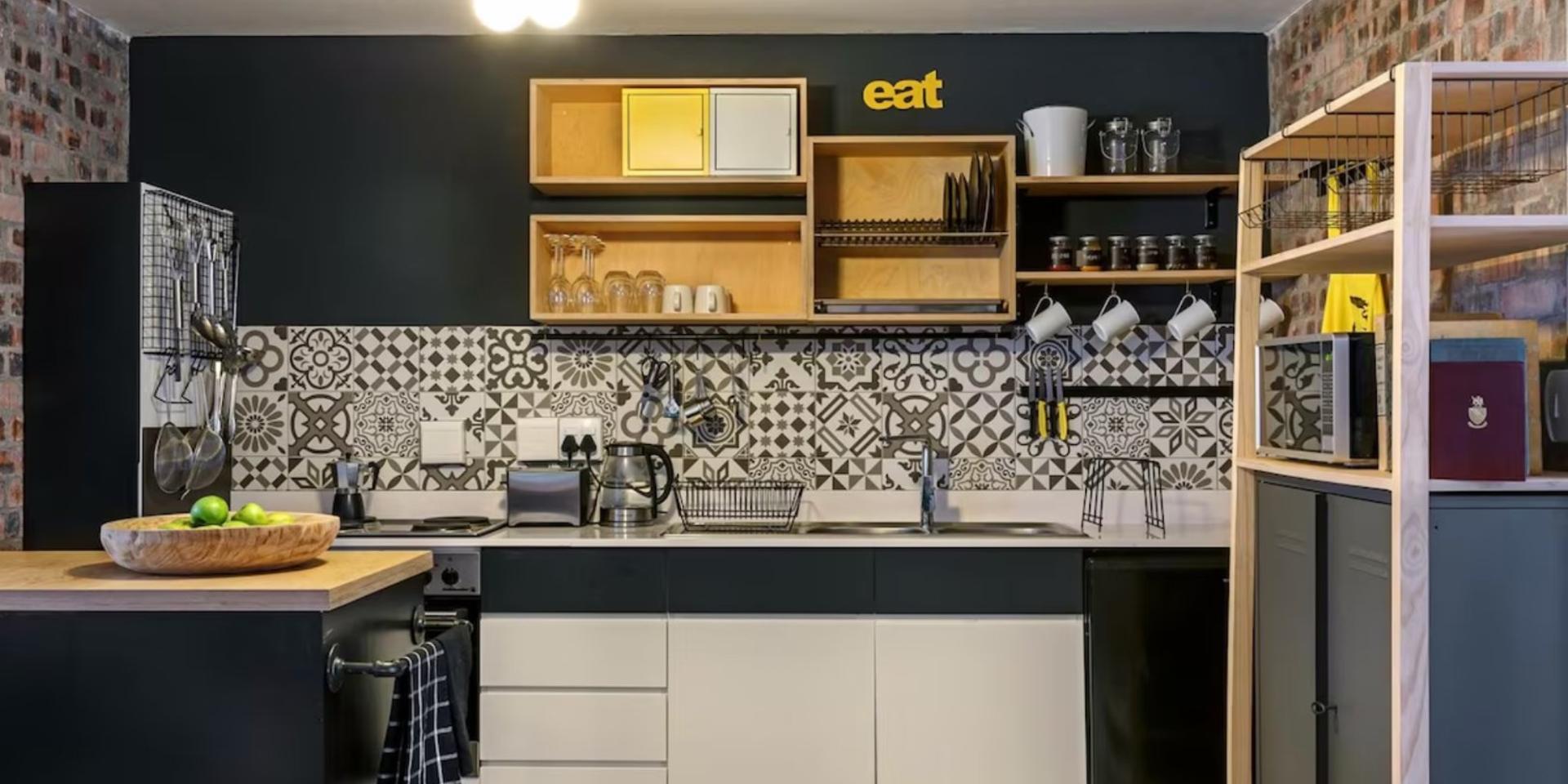 Image 4 of 6