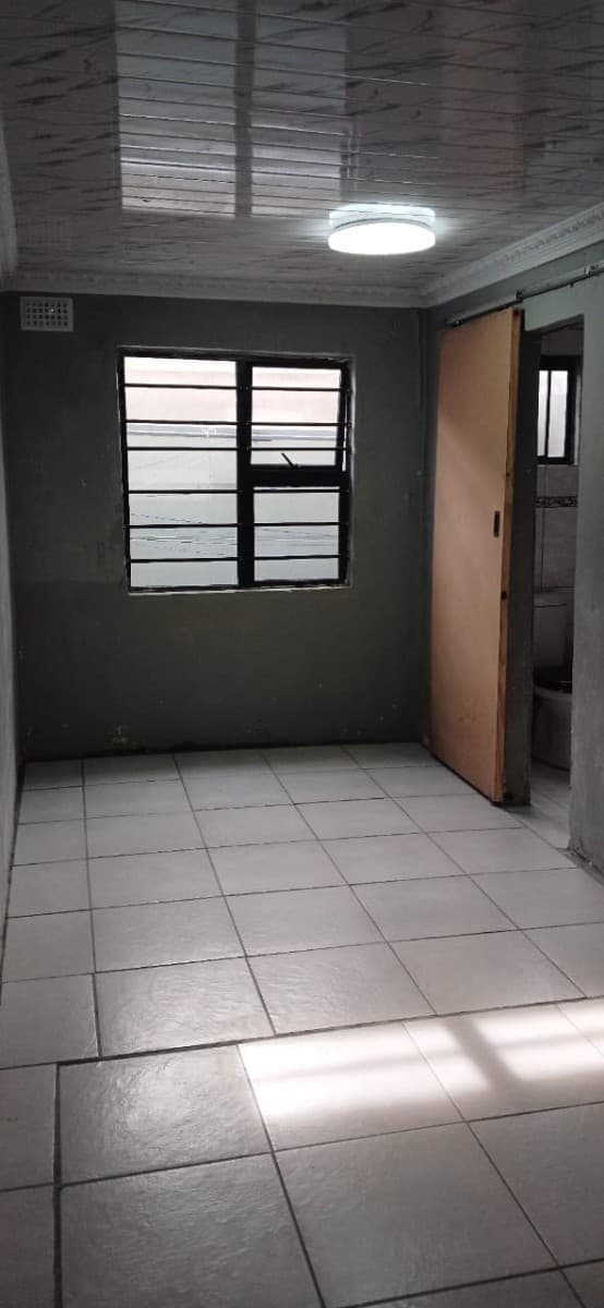 Image 4 of 6