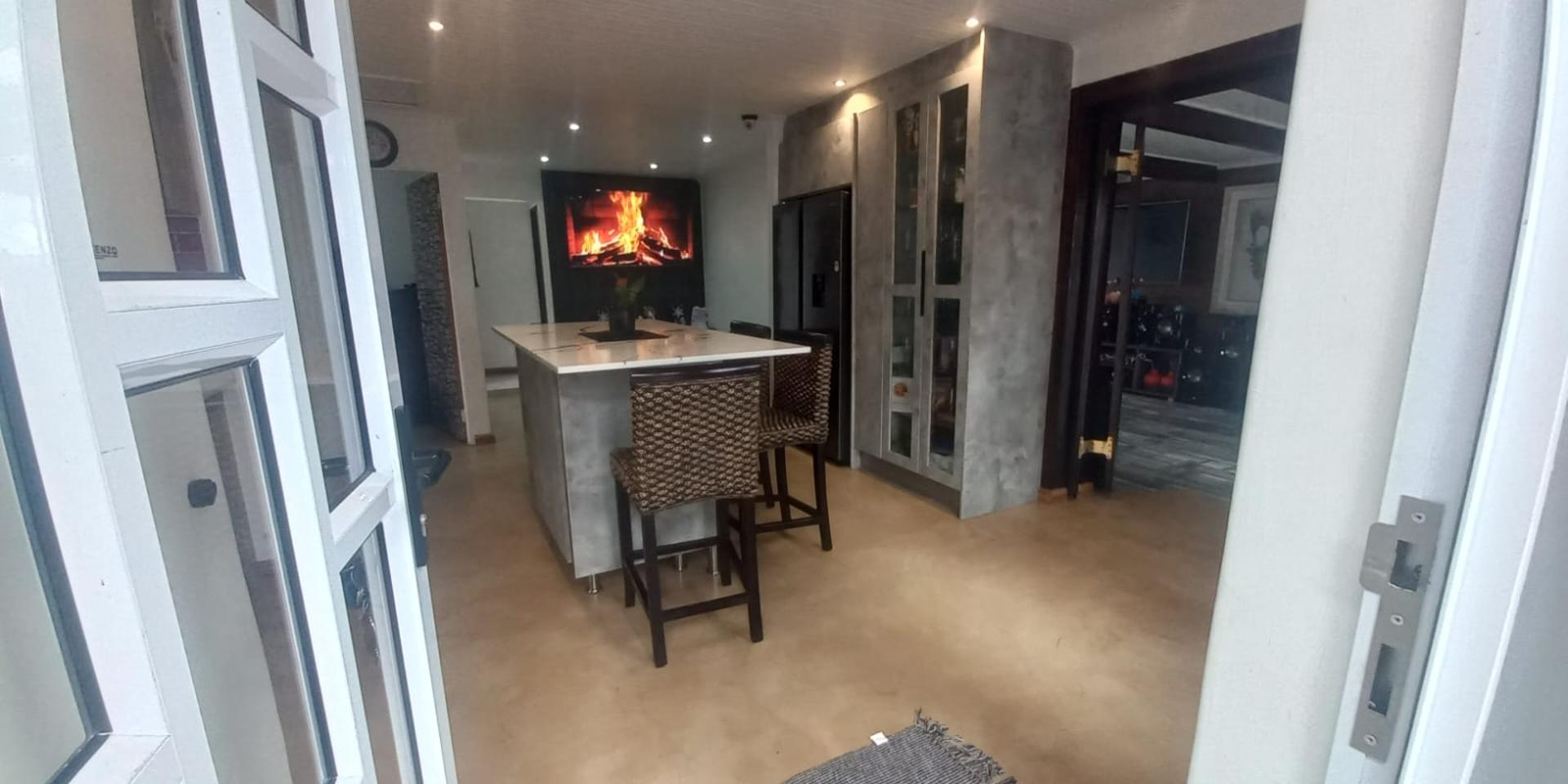 Image 3 of 6