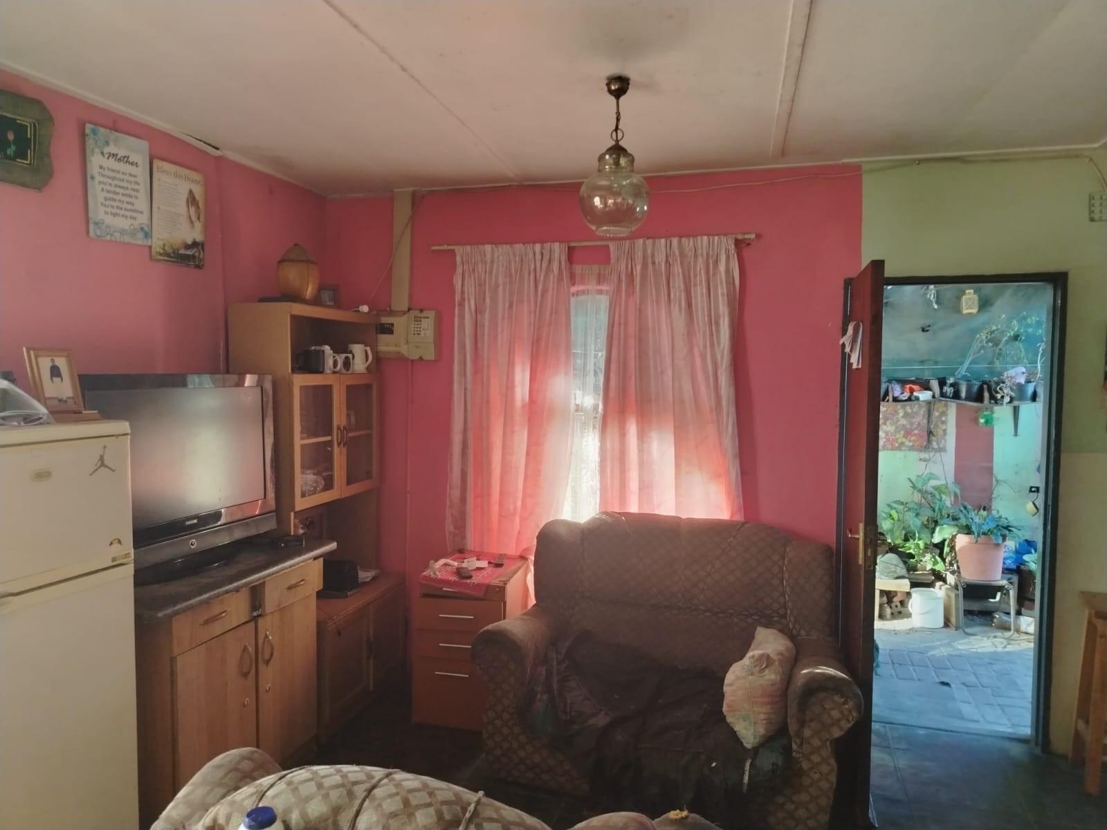 Image 2 of 6