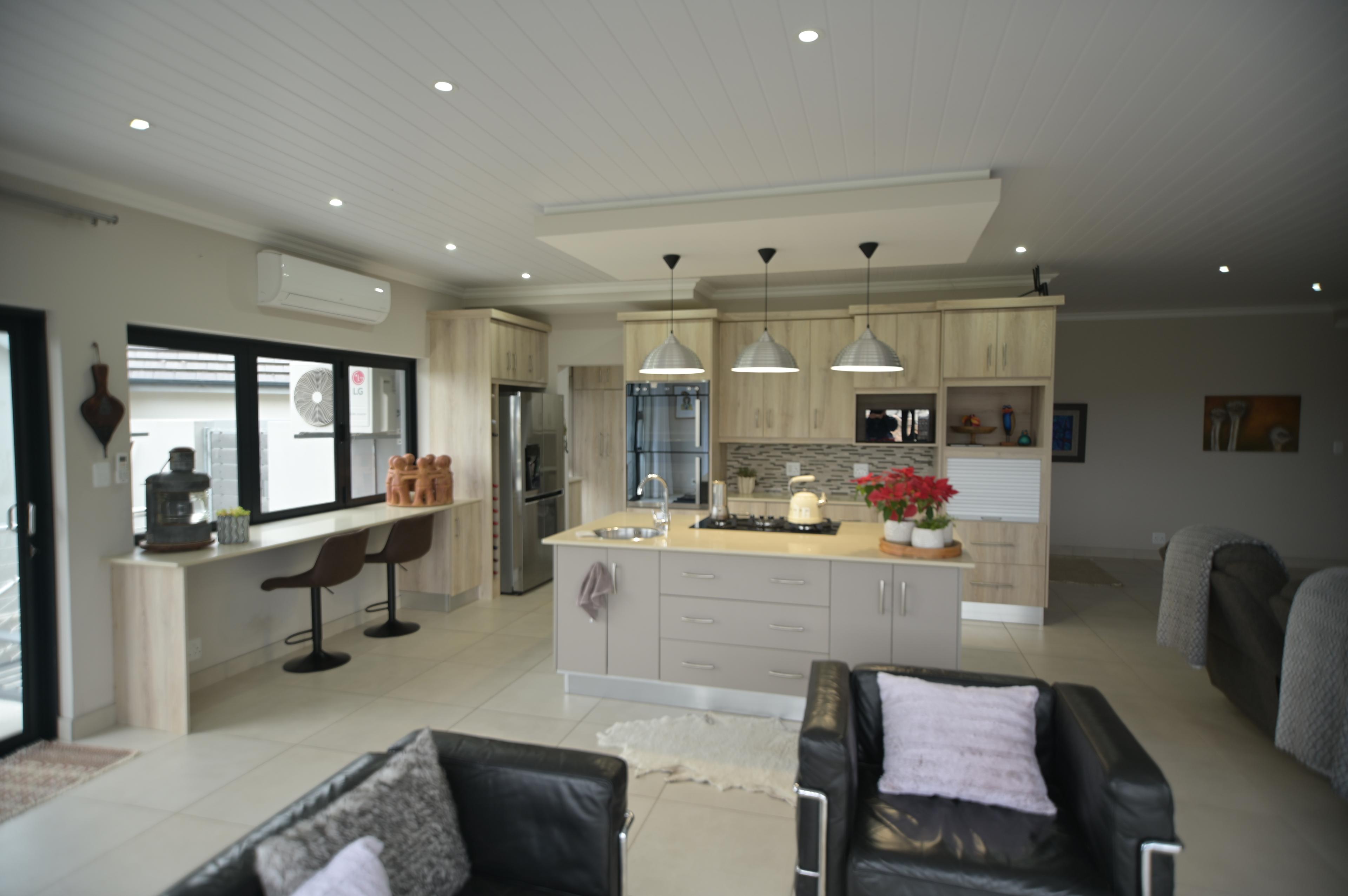 Image 4 of 6