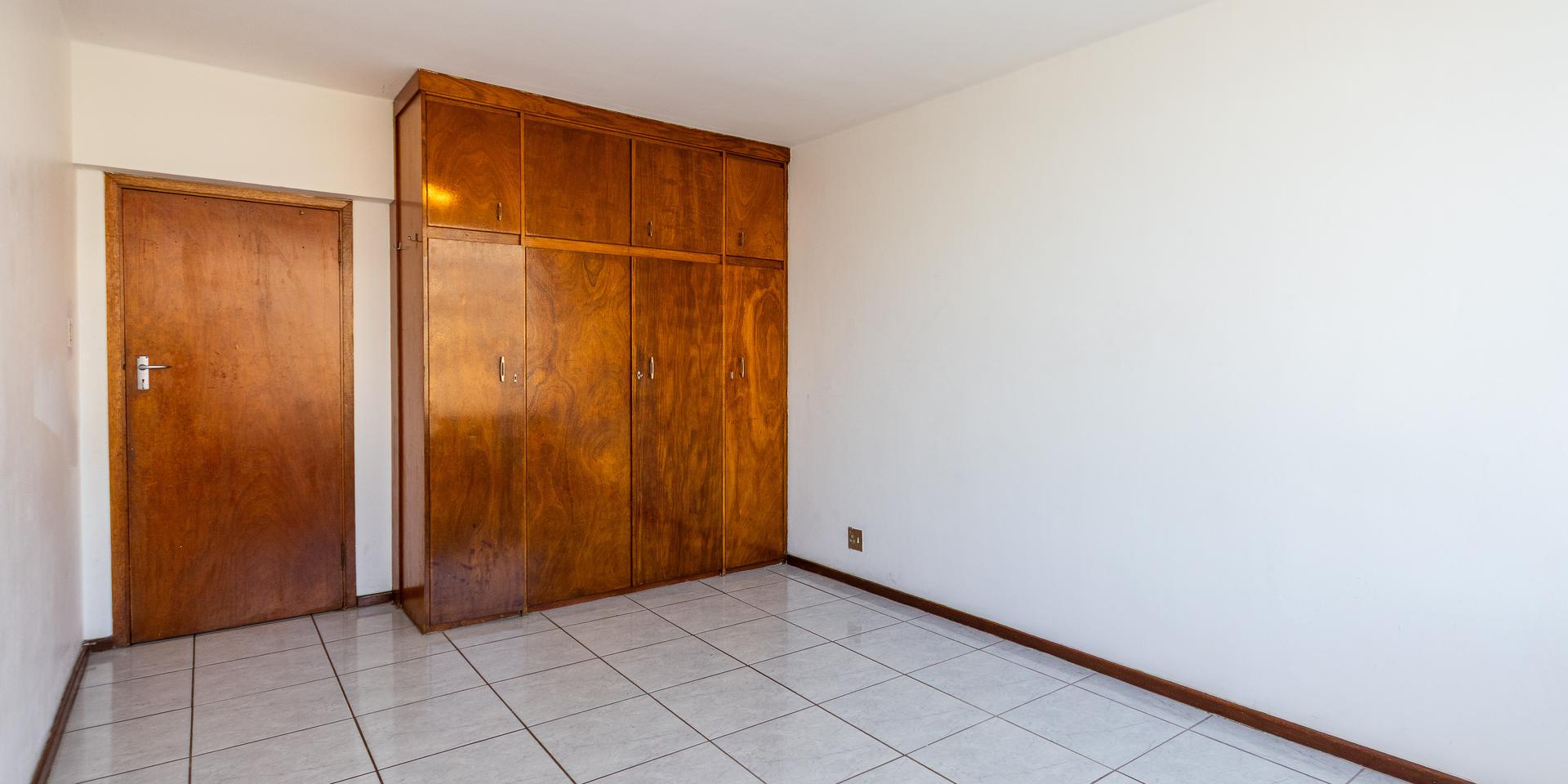 Image 4 of 6