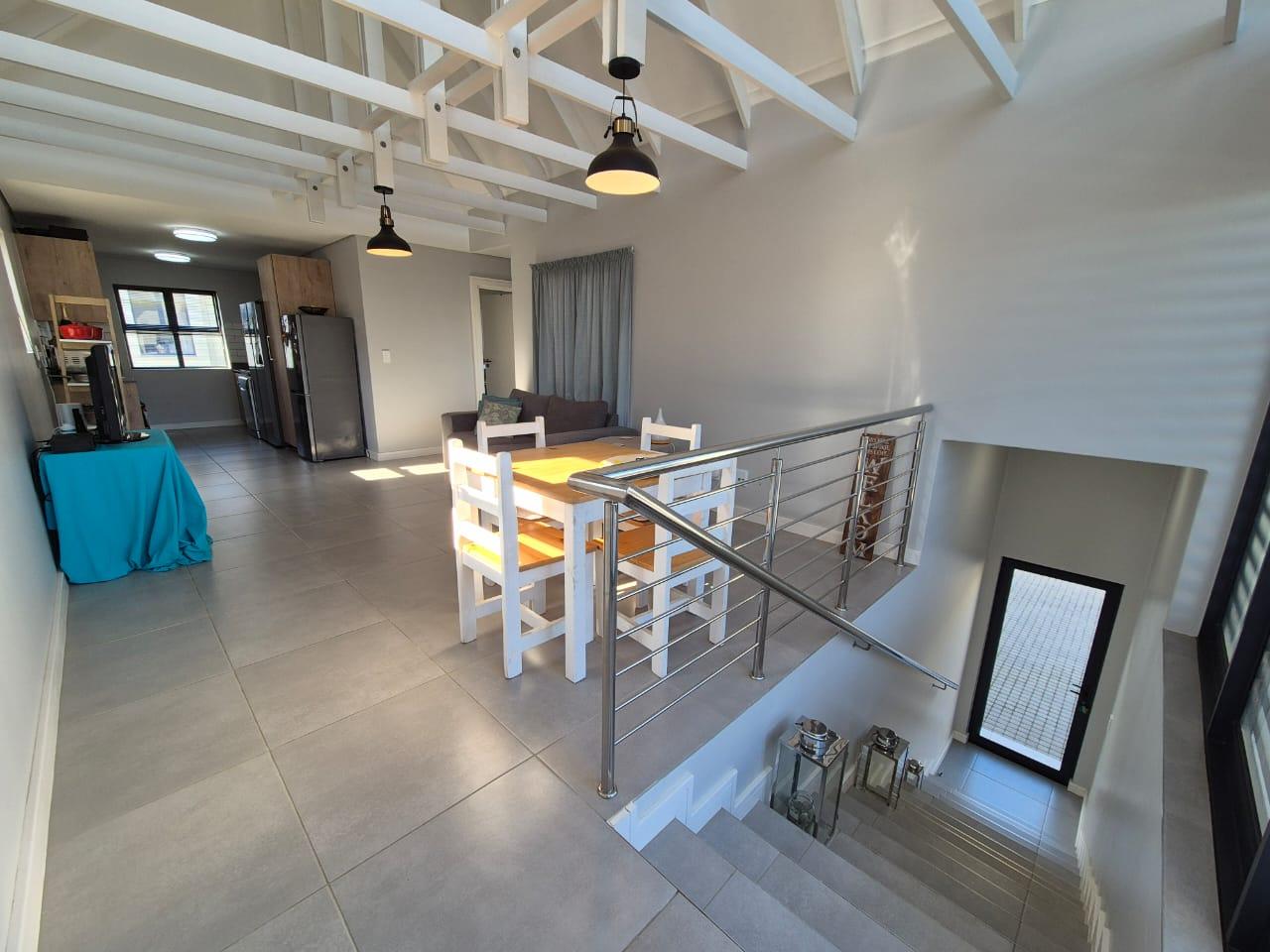 Image 4 of 6