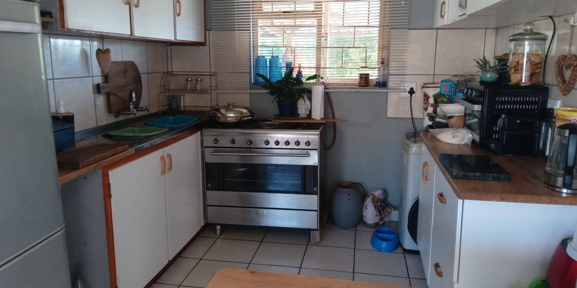 Image 4 of 6