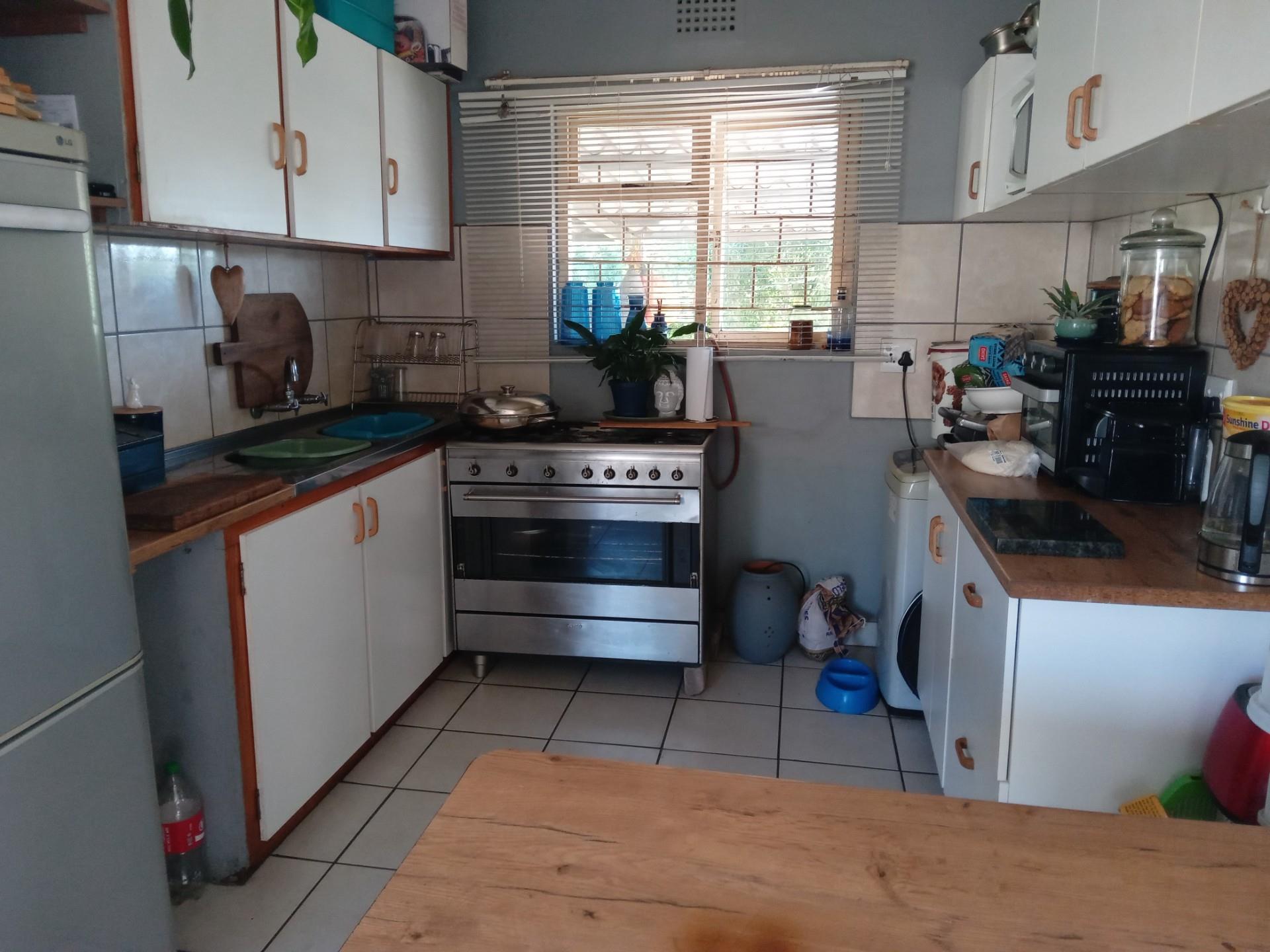 Image 4 of 6