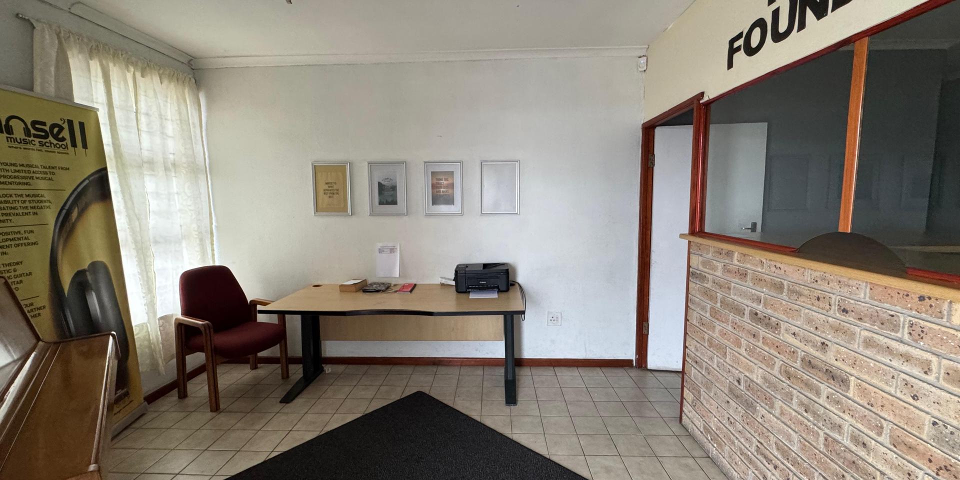 Image 4 of 6
