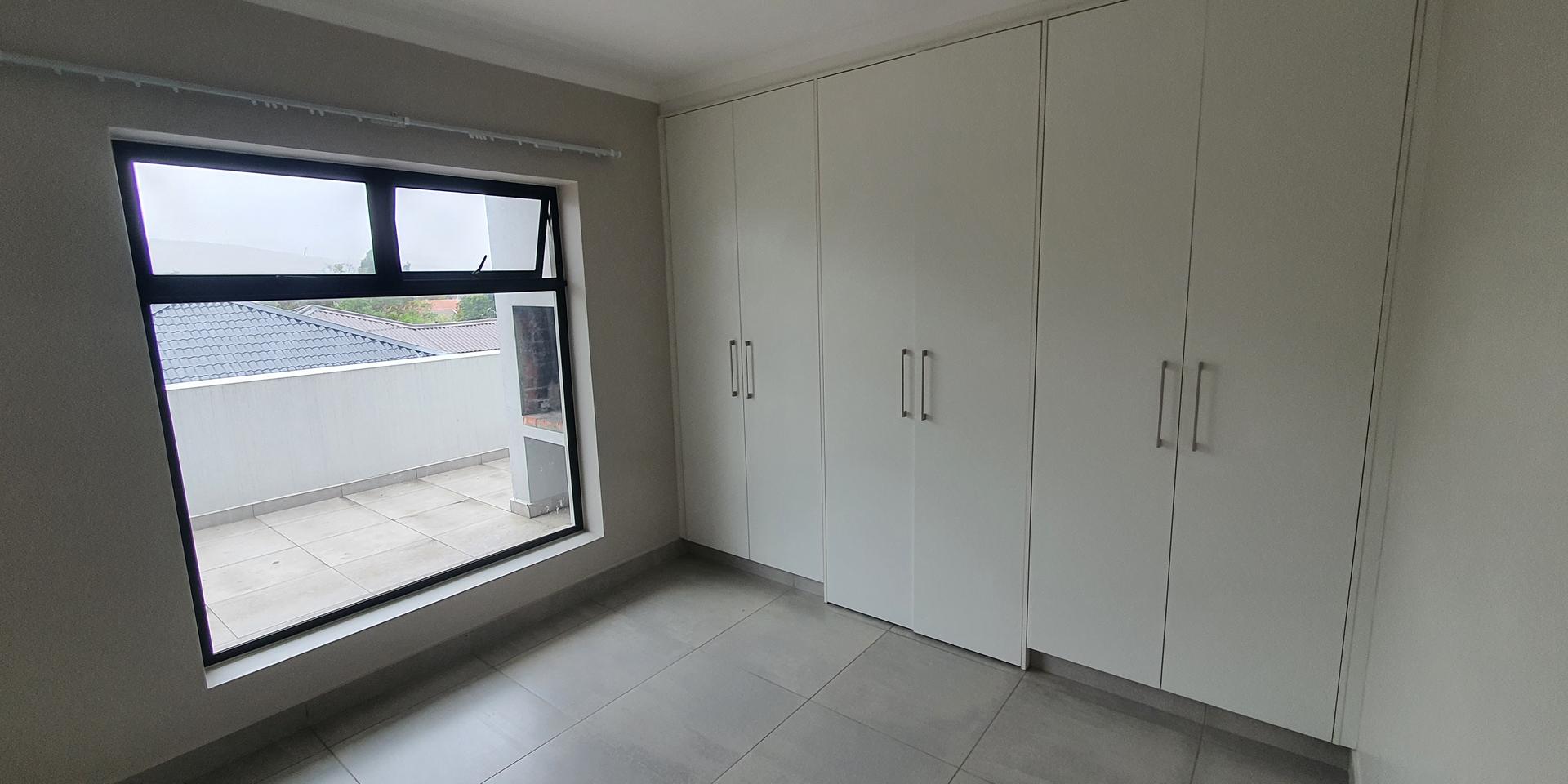 Image 4 of 6