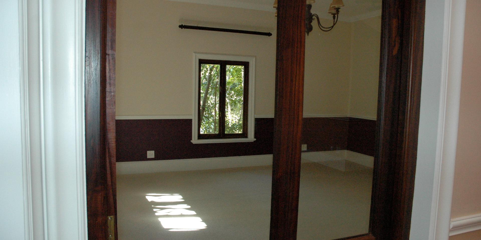 Image 4 of 6