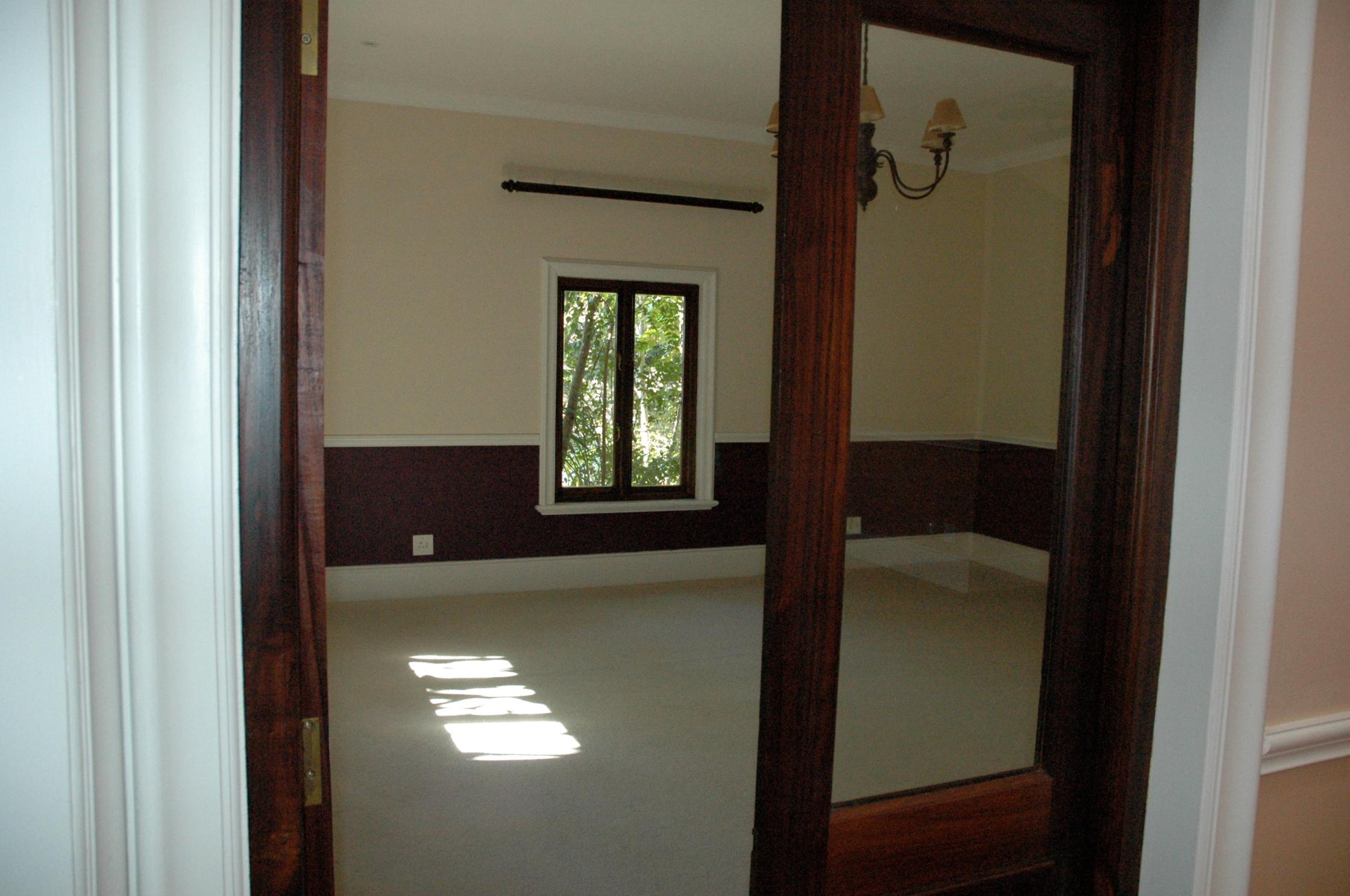 Image 4 of 6