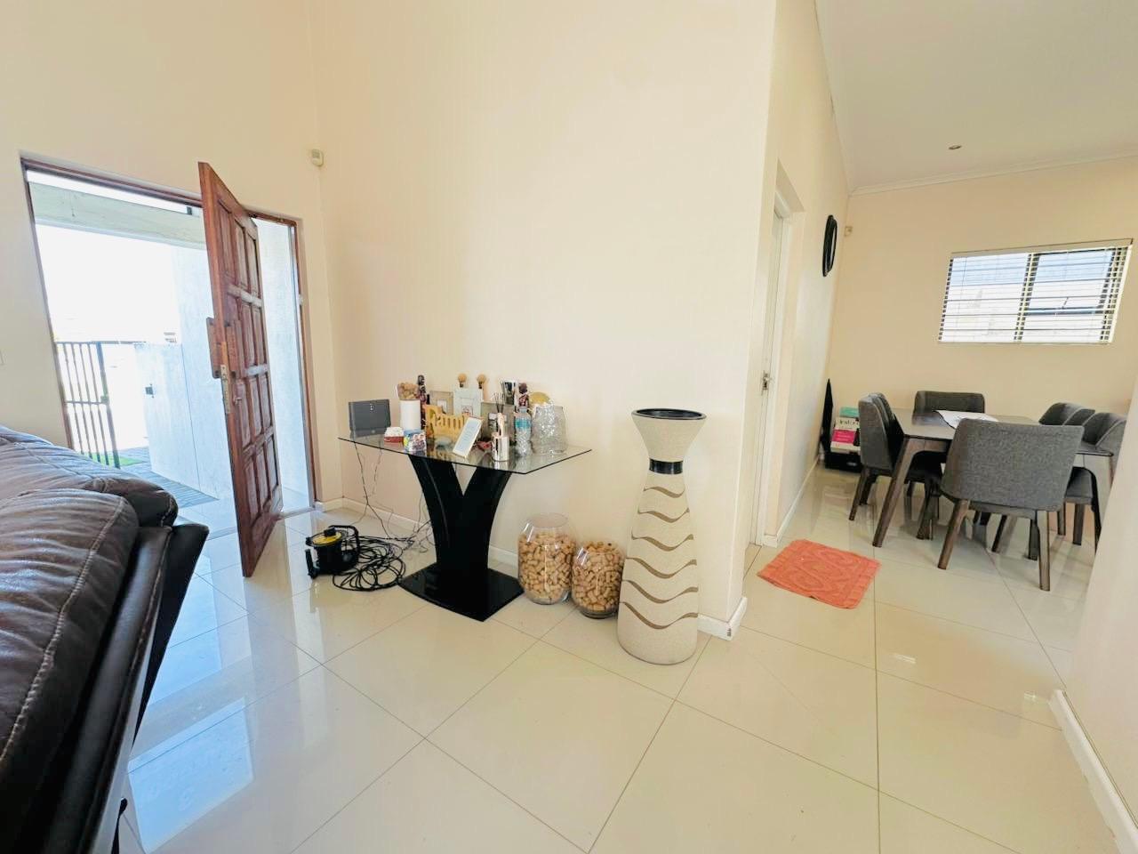 Image 4 of 6