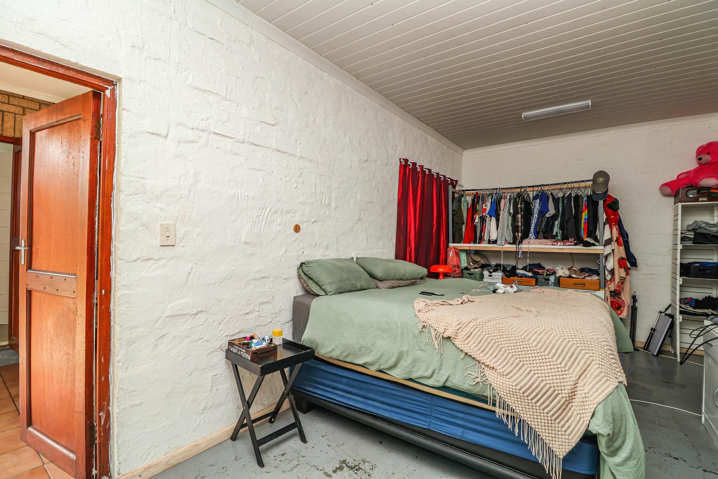 Image 4 of 6