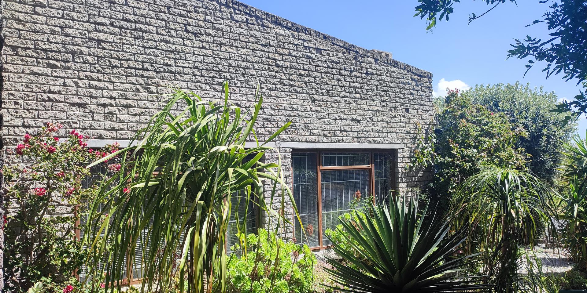 Image 2 of 6