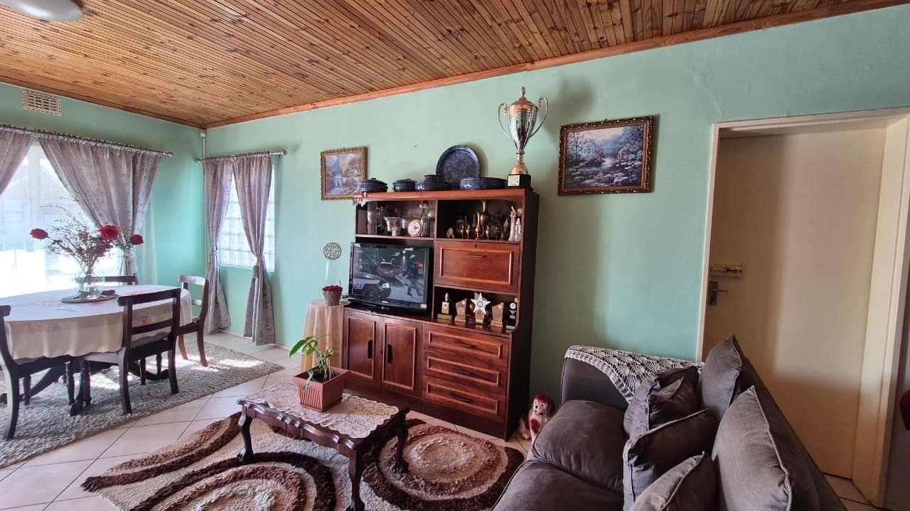 Image 4 of 6