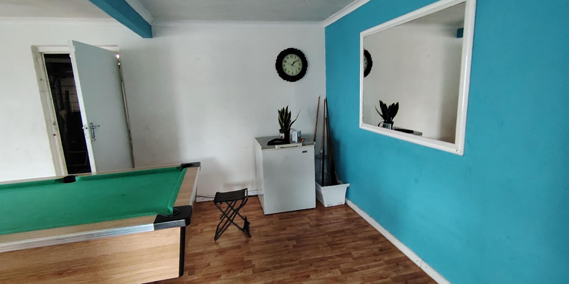 Image 2 of 6