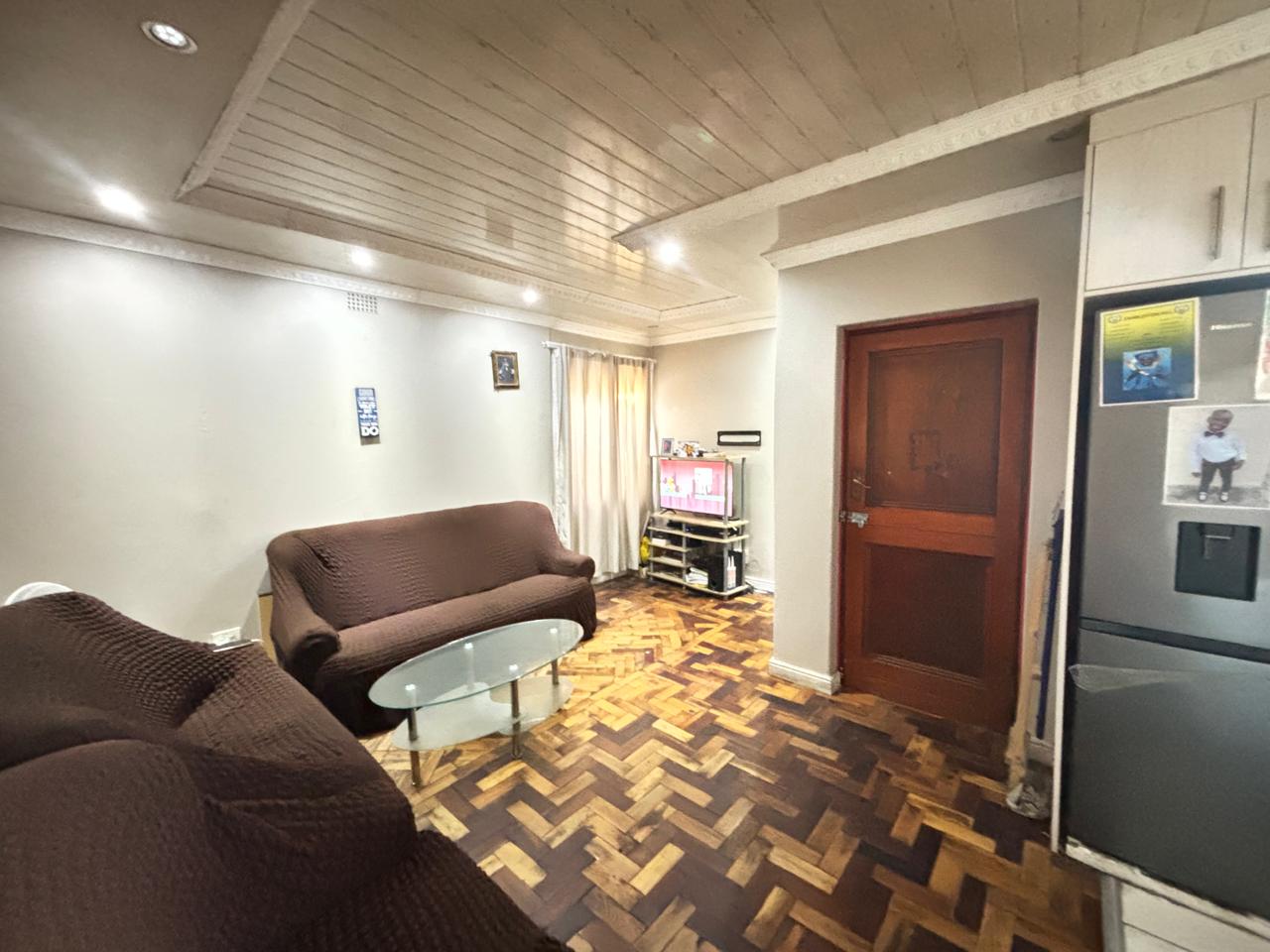 Image 4 of 6