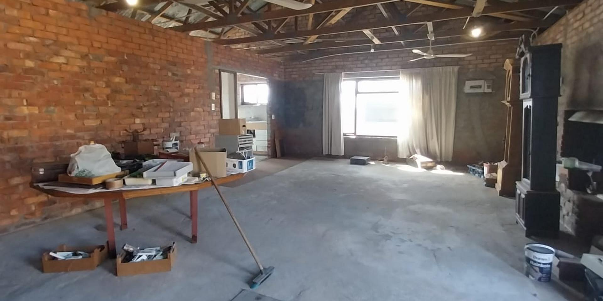 Image 4 of 6