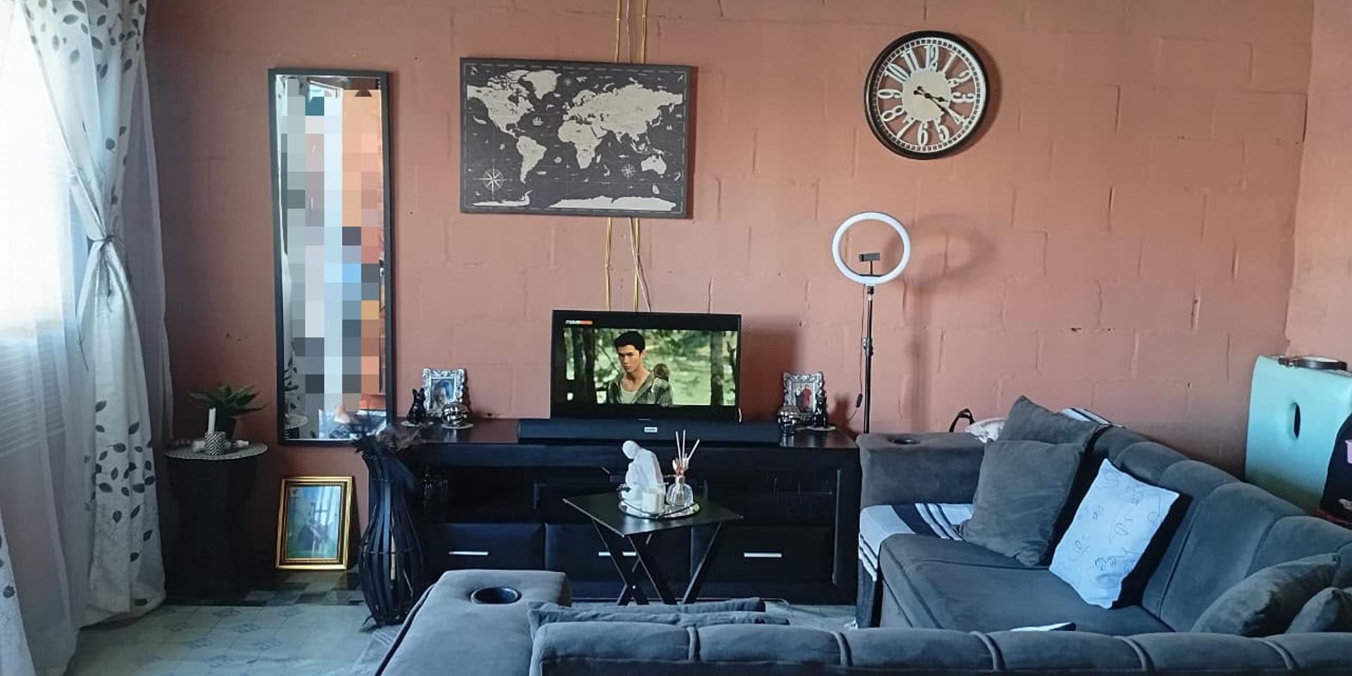 Image 3 of 6